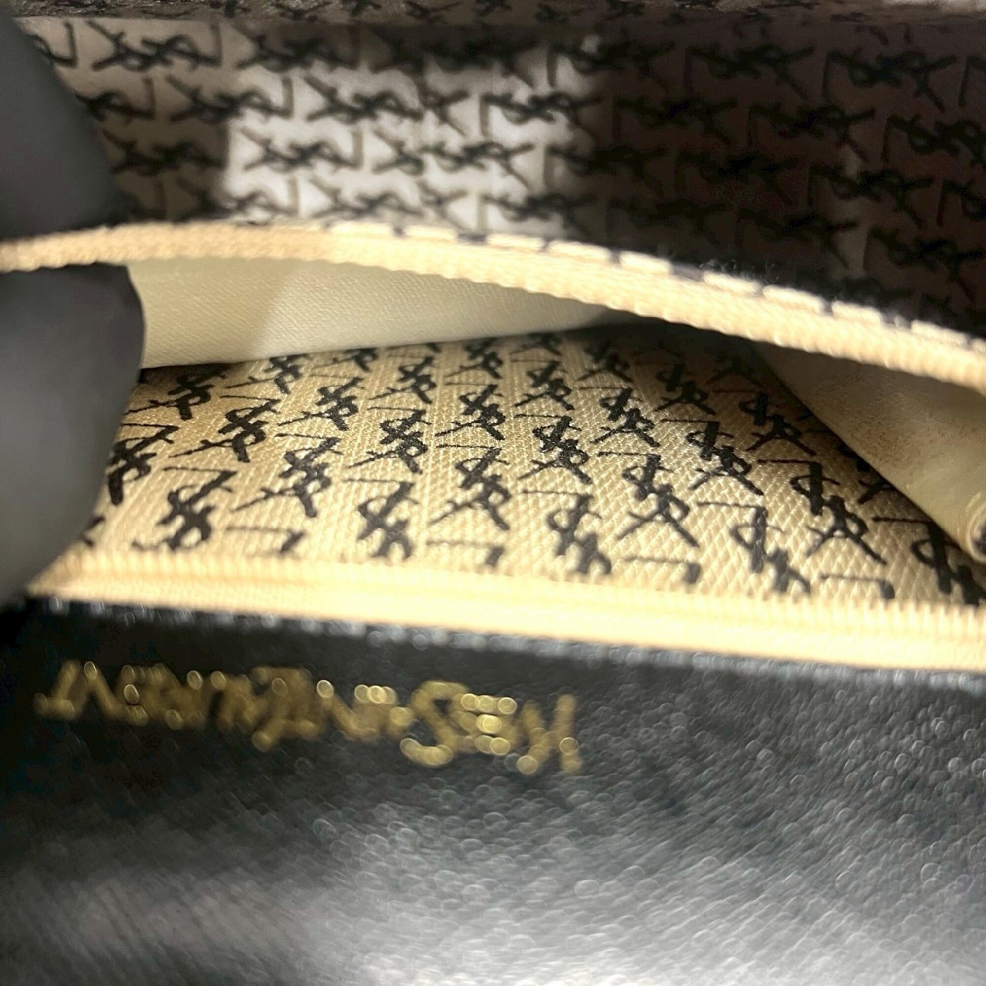 Yves Saint Laurent Black Leather Pochette Shoulder Bag (Pre-Owned)