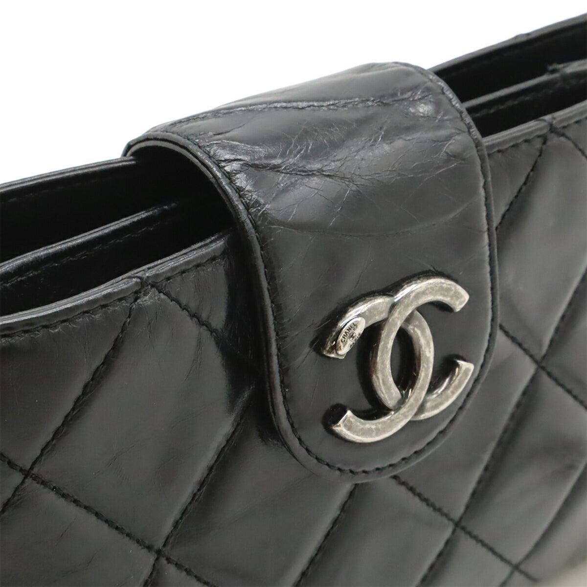 Chanel Black Leather Shoulder Bag (Pre-Owned)