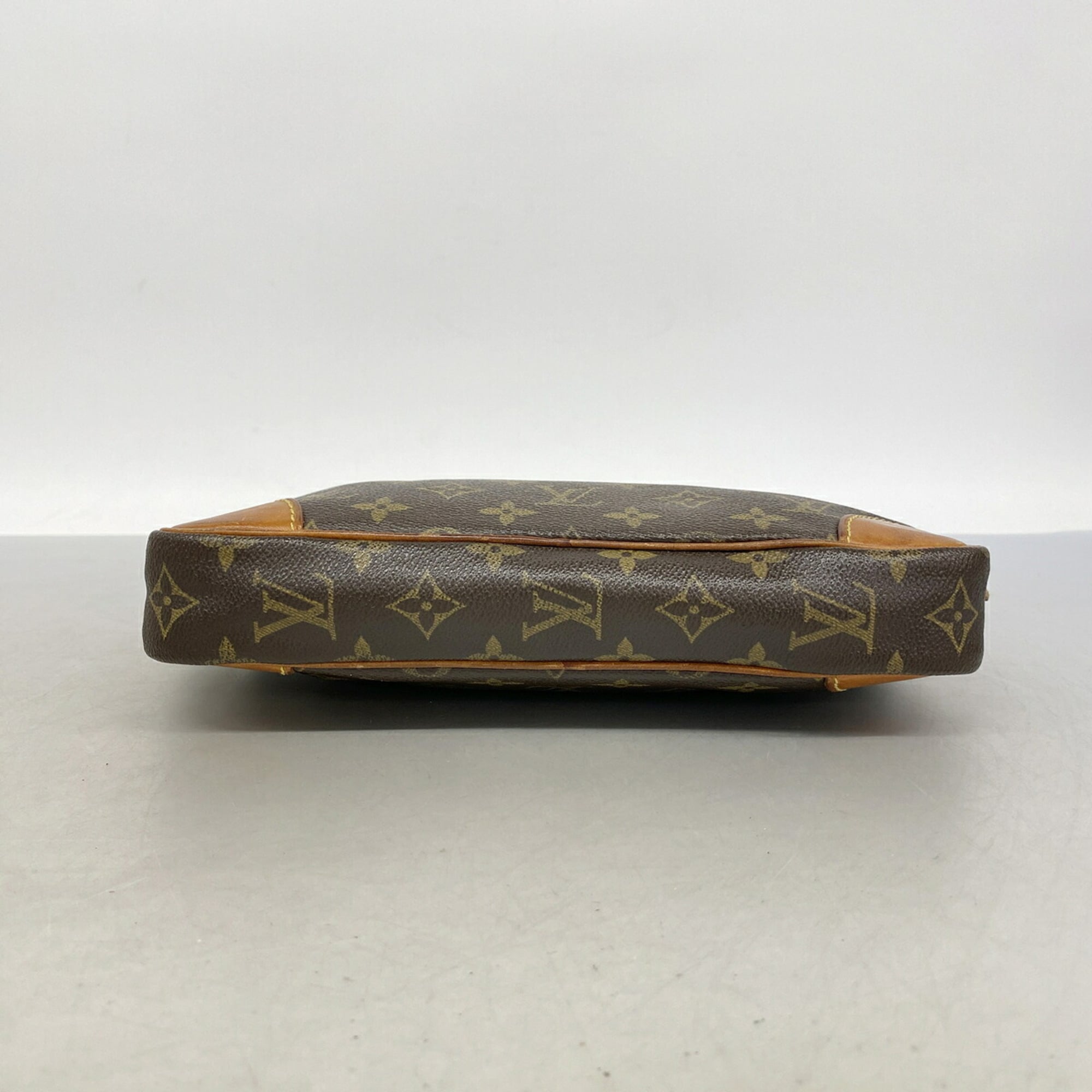 Louis Vuitton Brown Clutch Bag (Pre-Owned)