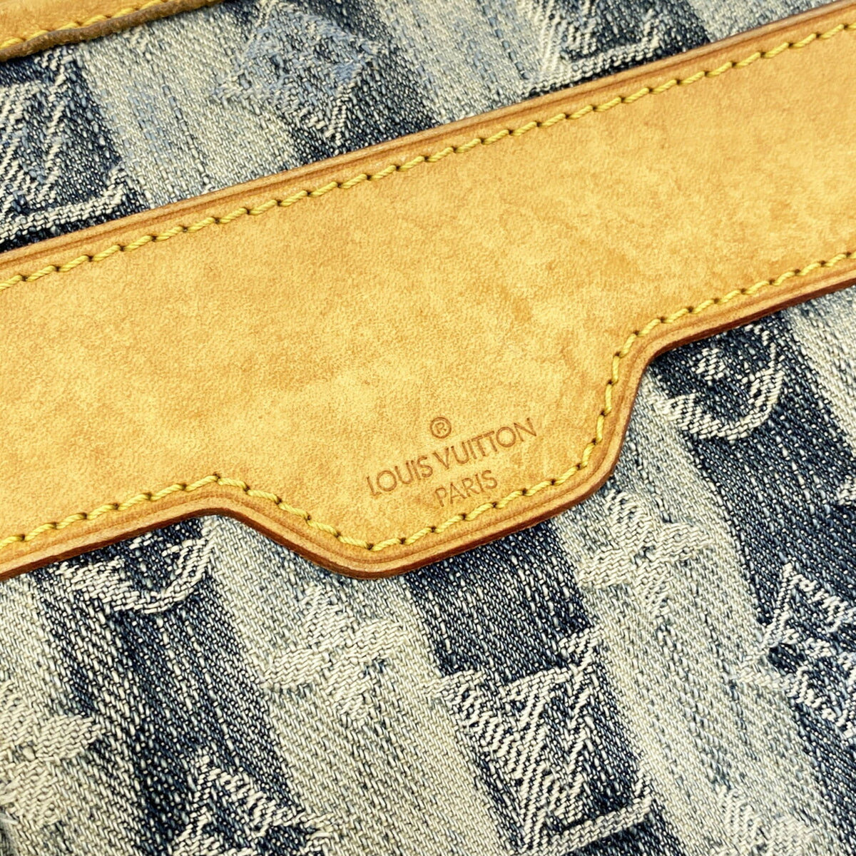Louis Vuitton Blue Shoulder Bag (Pre-Owned)