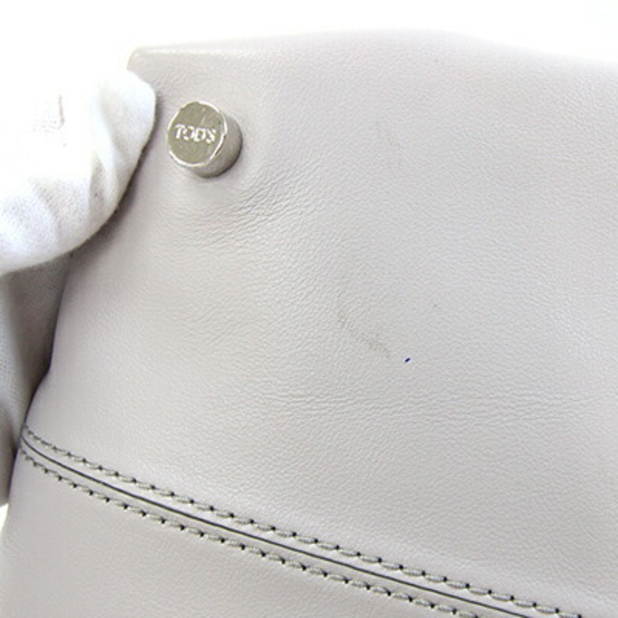 Tod's Light Gray Leather Handbag (Pre-Owned)