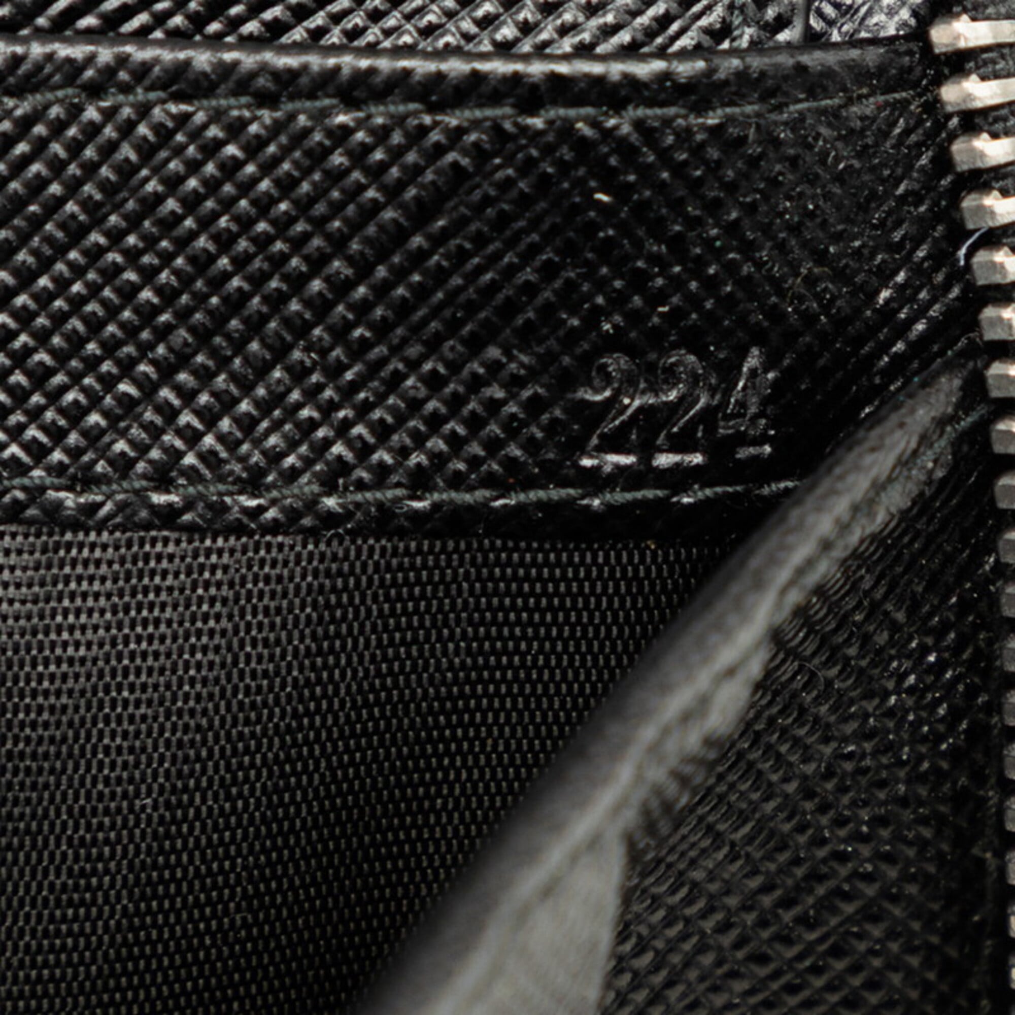Prada Black Leather Long Wallet (Bi-Fold) (Pre-Owned)