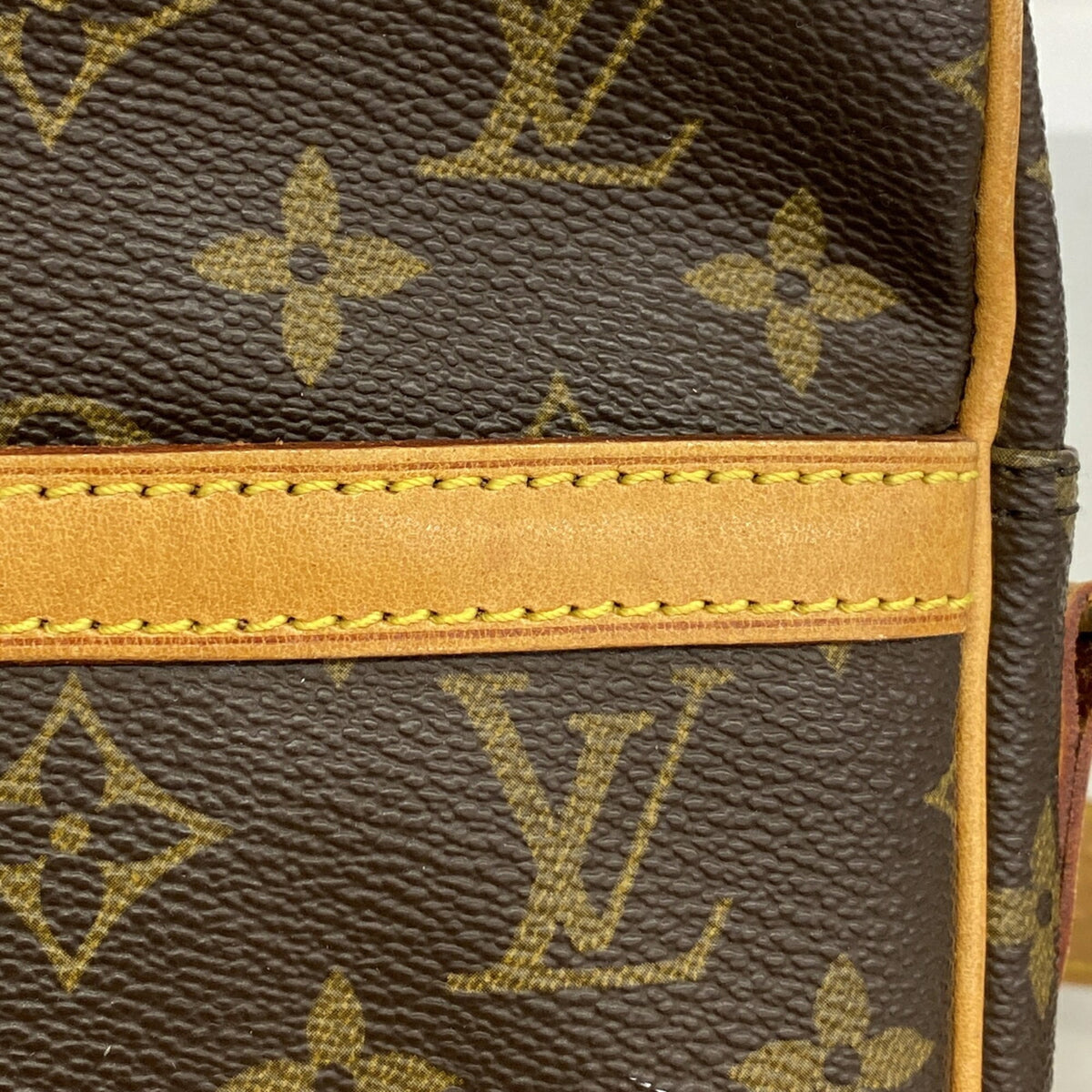 Louis Vuitton Brown Shoulder Bag (Pre-Owned)