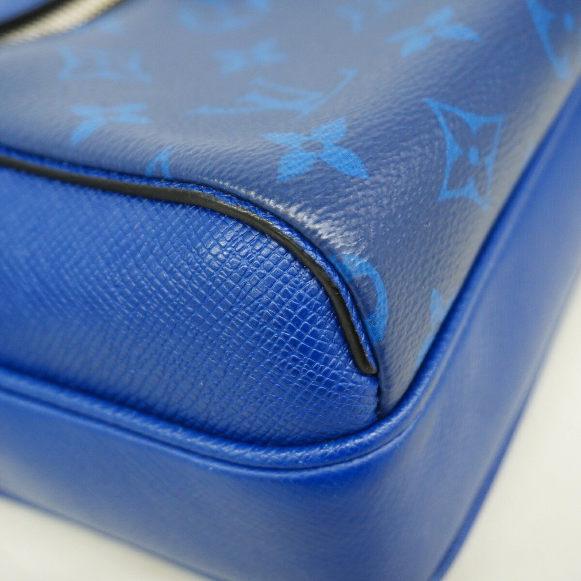 Louis Vuitton Cobalt Shoulder Bag (Pre-Owned)