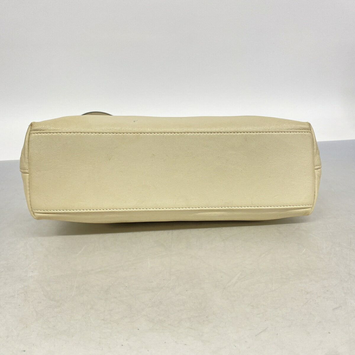 Gucci Ivory Leather Handbag (Pre-Owned)