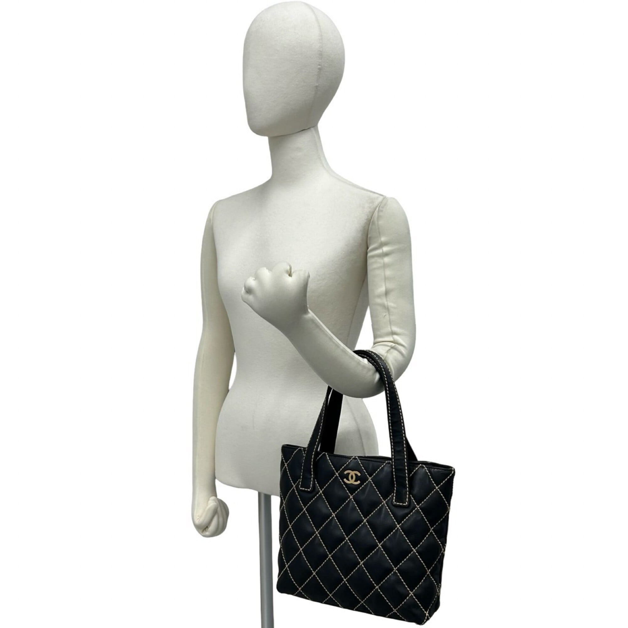 Chanel Black Leather Tote Bag (Pre-Owned)