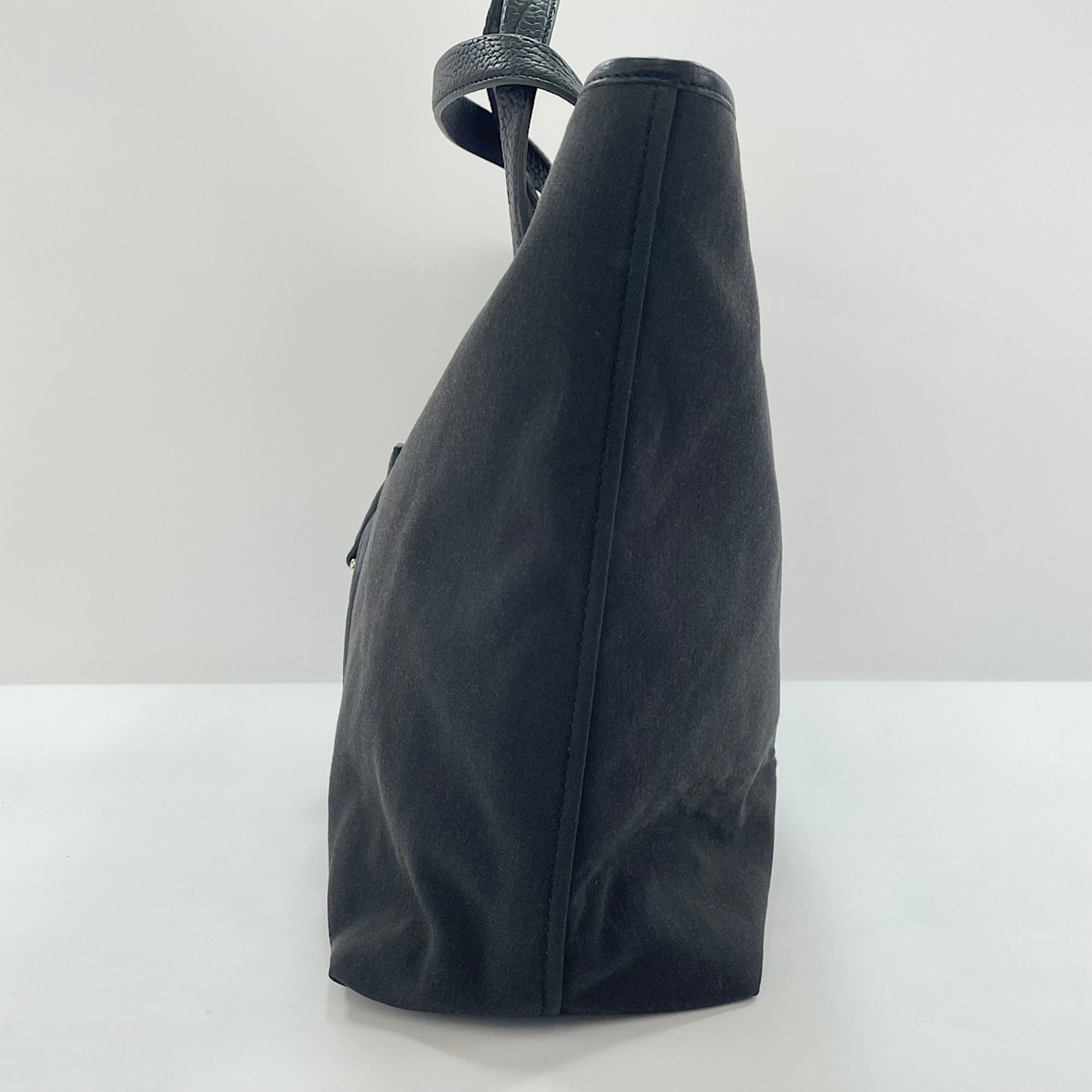 Yves Saint Laurent Black Tote Bag (Pre-Owned)