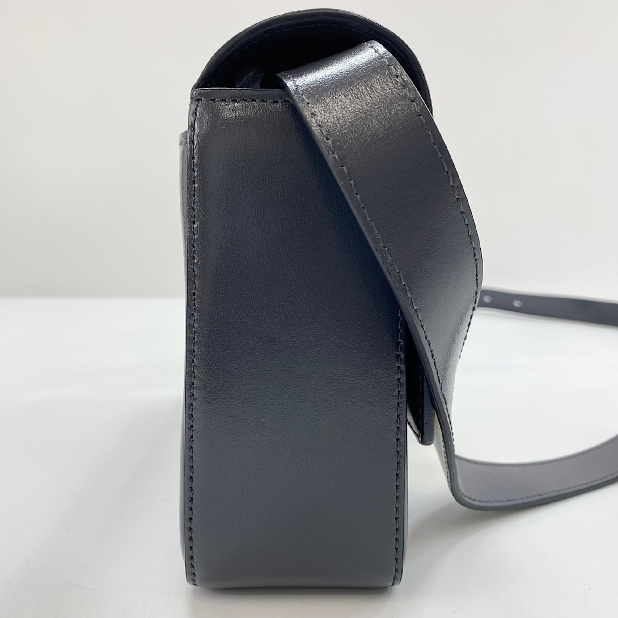 Givenchy Gray Leather Shoulder Bag (Pre-Owned)
