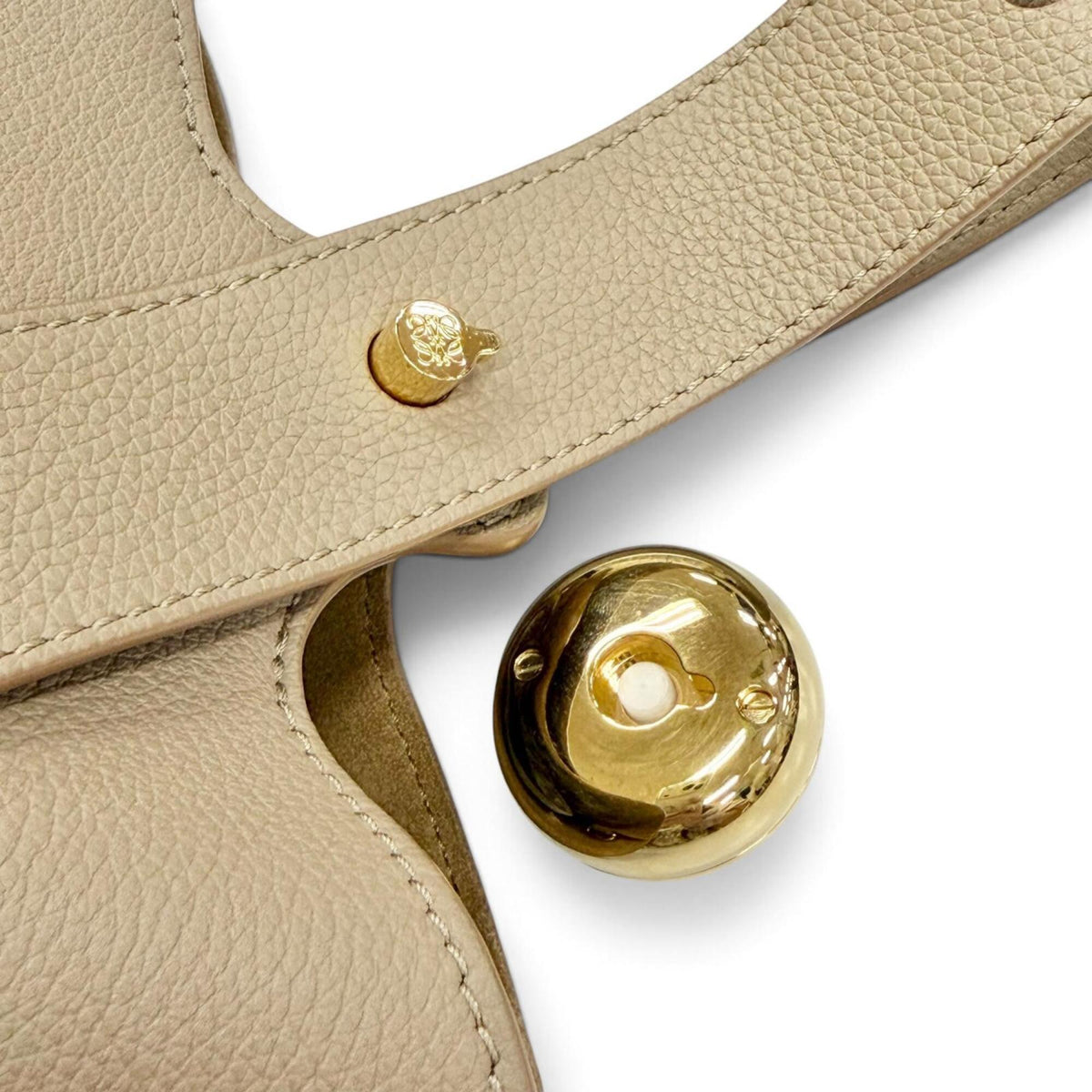 Loewe Beige Leather Shoulder Bag (Pre-Owned)