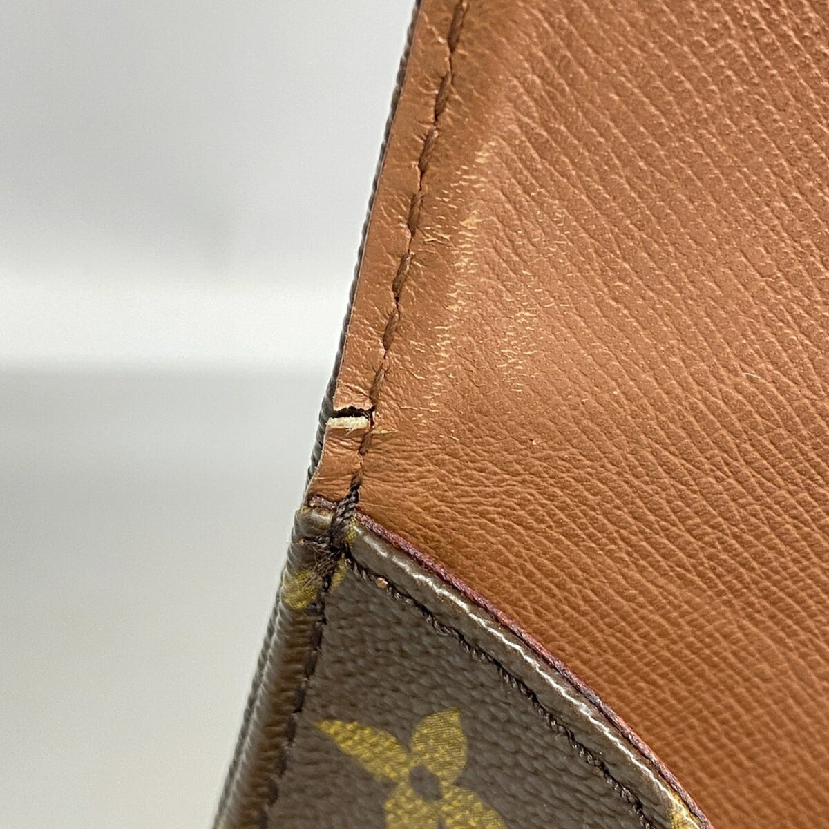 Louis Vuitton Brown Shoulder Bag (Pre-Owned)