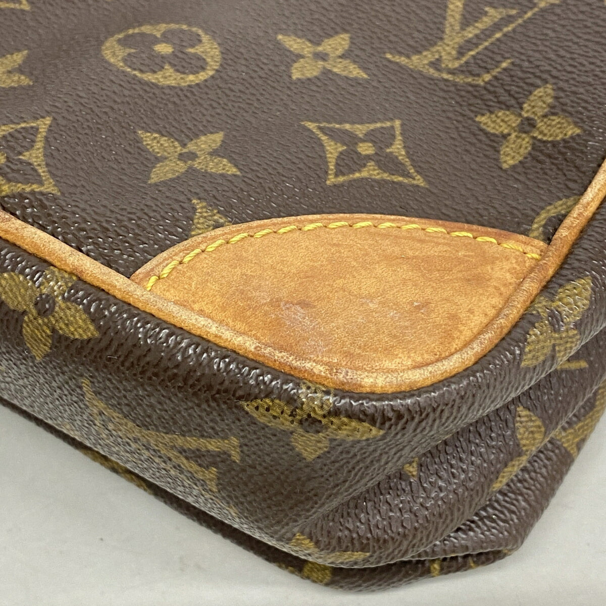 Louis Vuitton Brown Shoulder Bag (Pre-Owned)