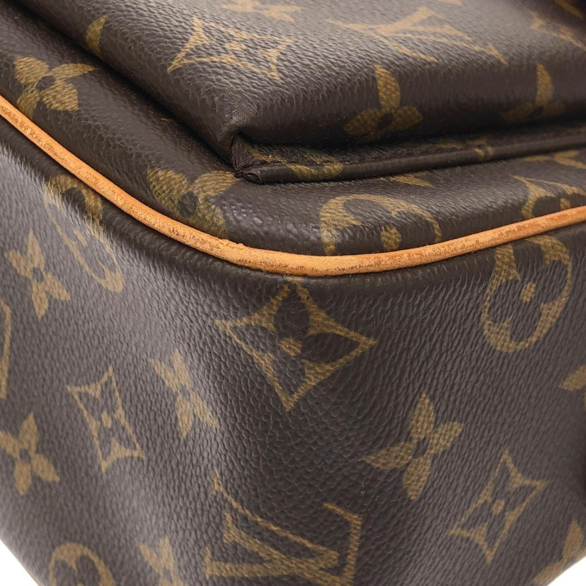 Louis Vuitton Brown Coated Canvas Shoulder Bag (Pre-Owned)