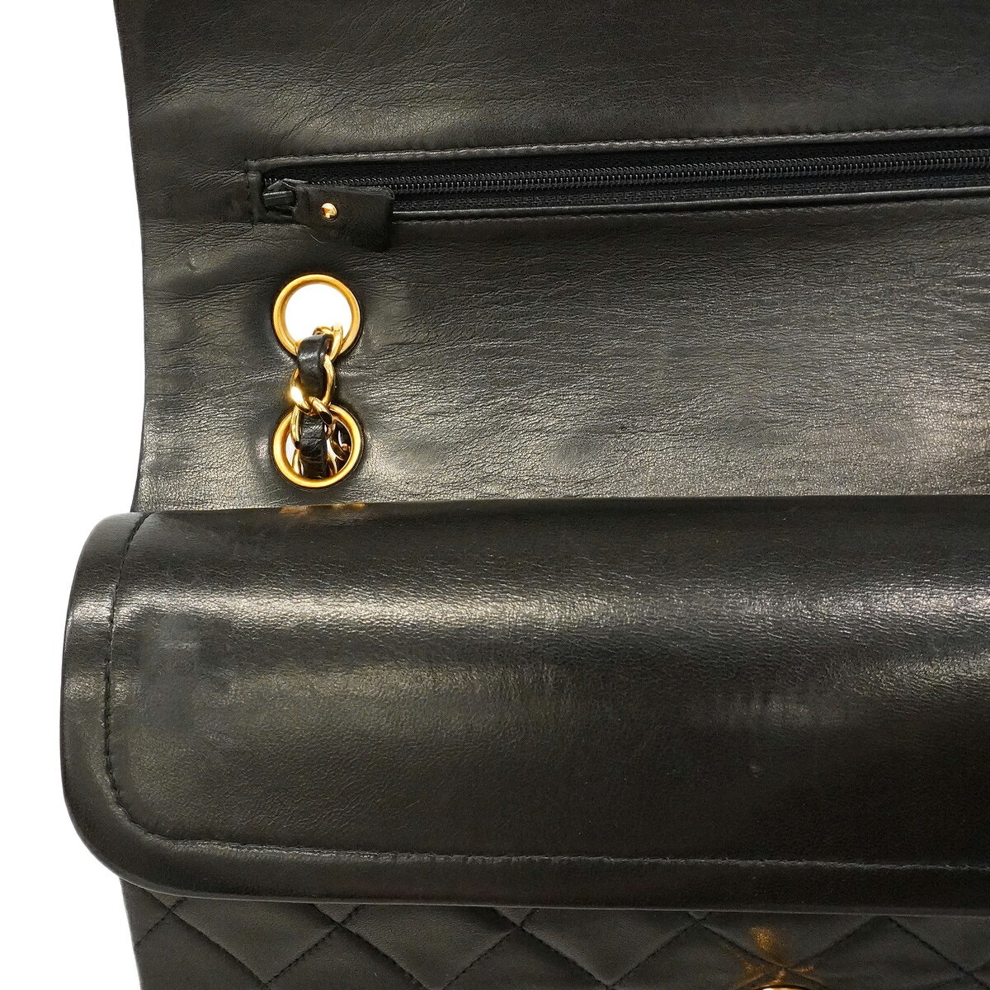 Chanel Black Leather Shoulder Bag (Pre-Owned)