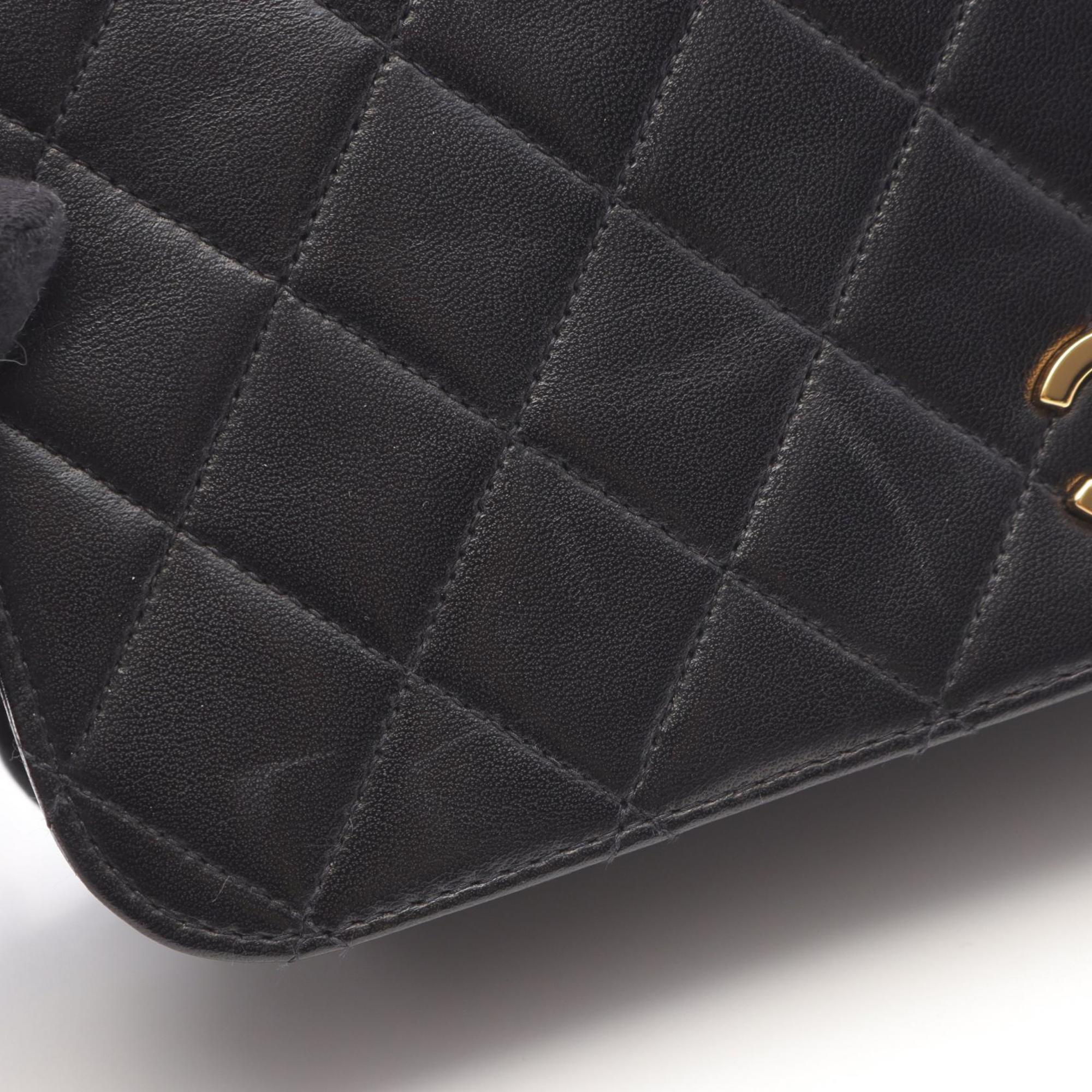 Chanel Black Leather Shoulder Bag (Pre-Owned)