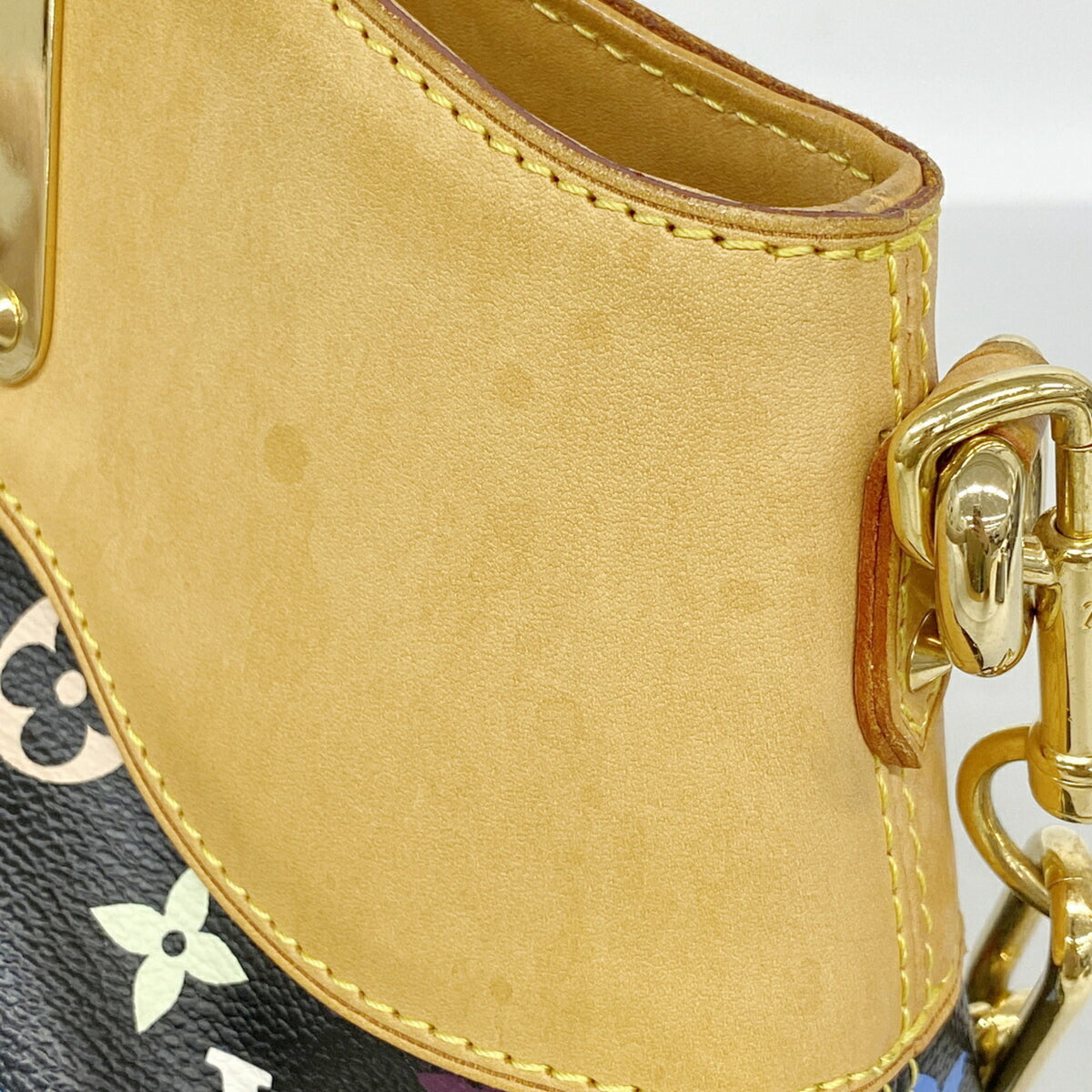 Louis Vuitton Noir Handbag (Pre-Owned)