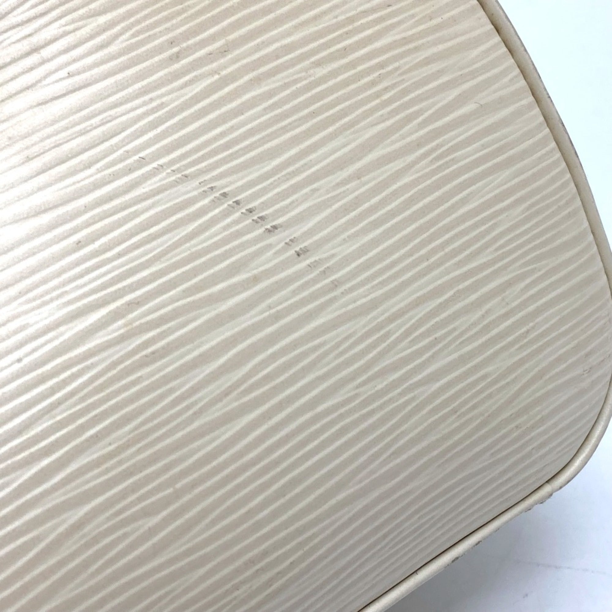 Louis Vuitton White Leather Handbag (Pre-Owned)