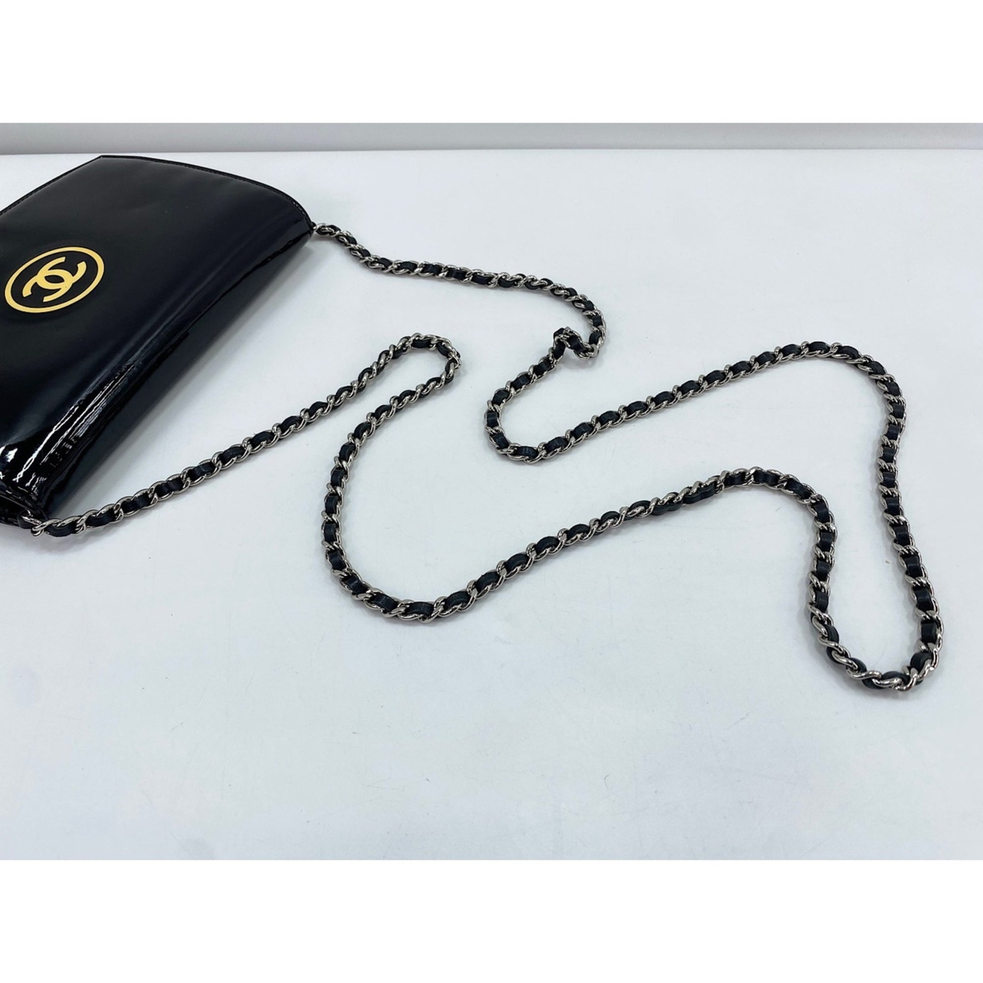 Chanel Black Patent Leather Shoulder Bag (Pre-Owned)