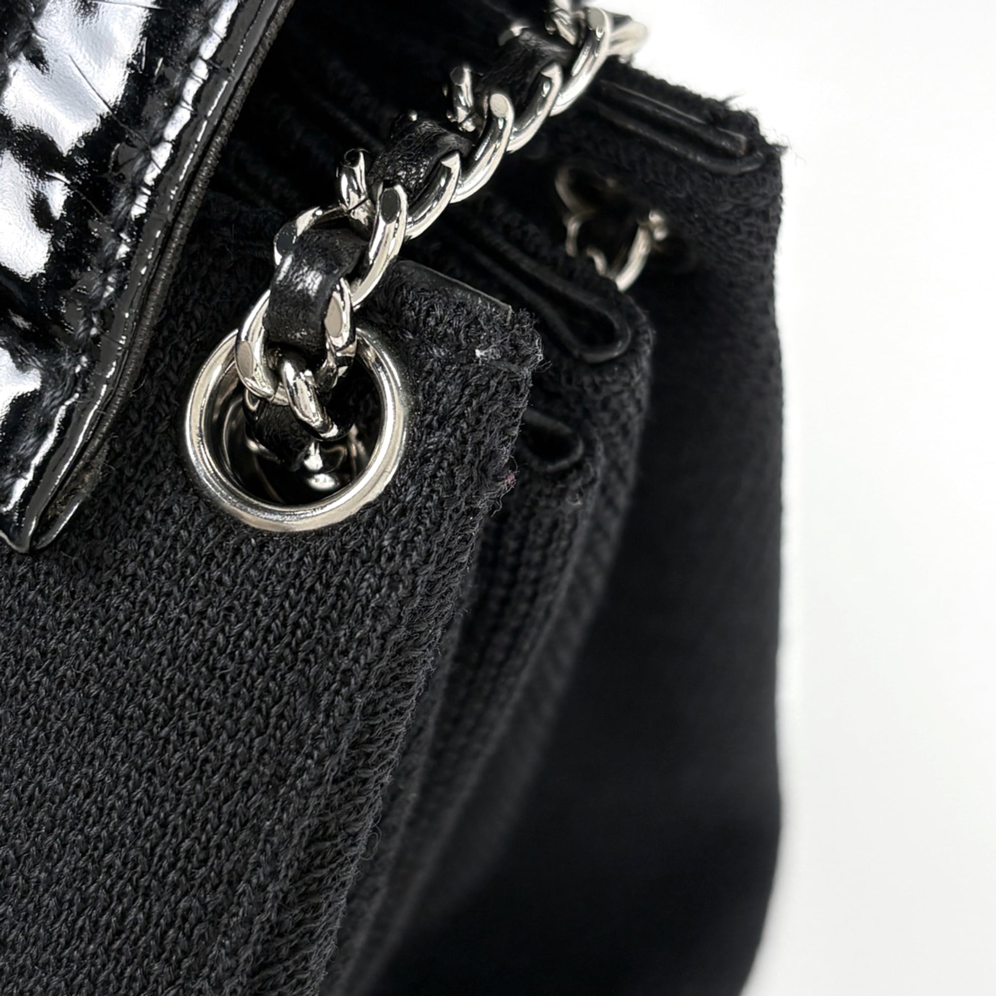Chanel Black Patent Leather Shoulder Bag (Pre-Owned)