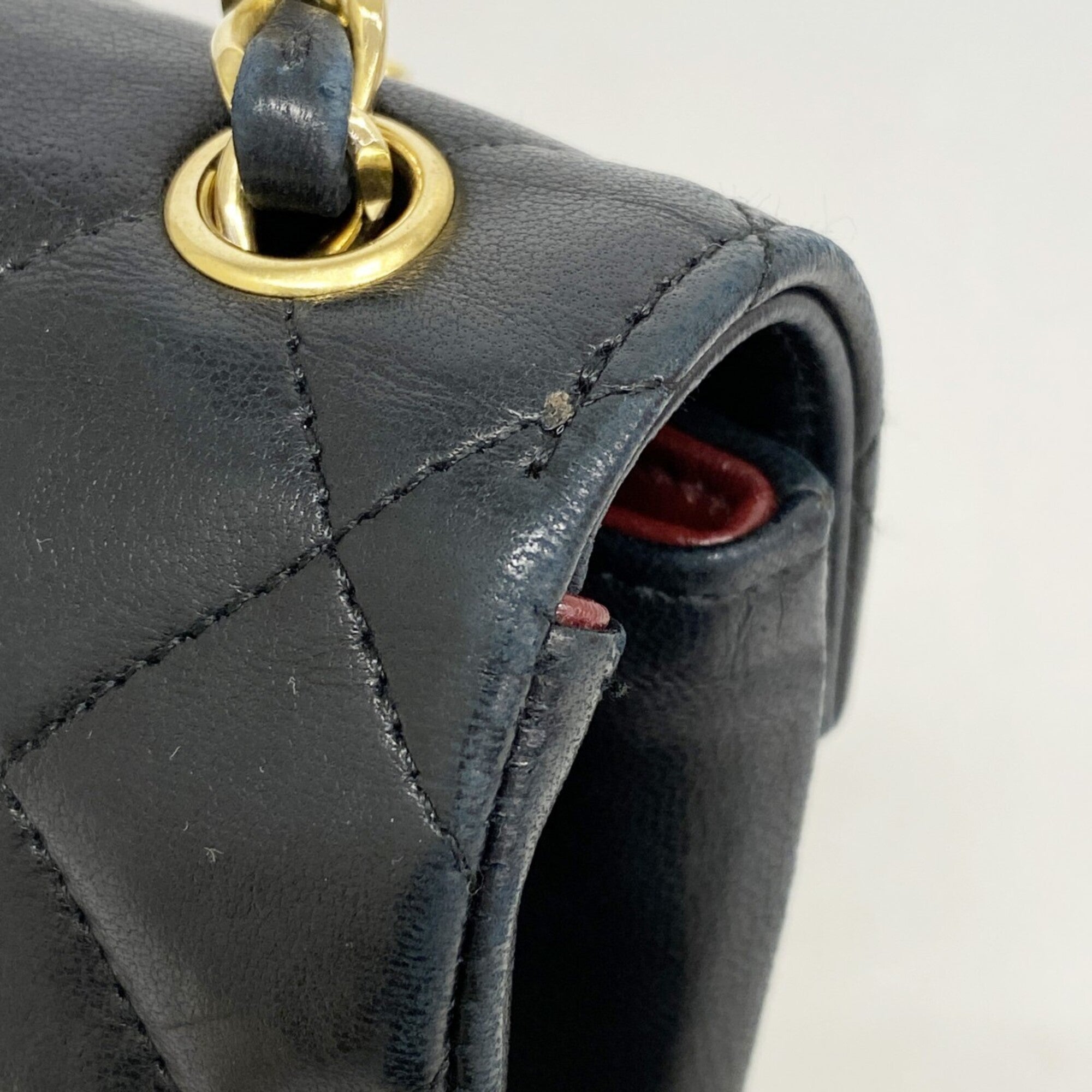 Chanel Black Leather Shoulder Bag (Pre-Owned)