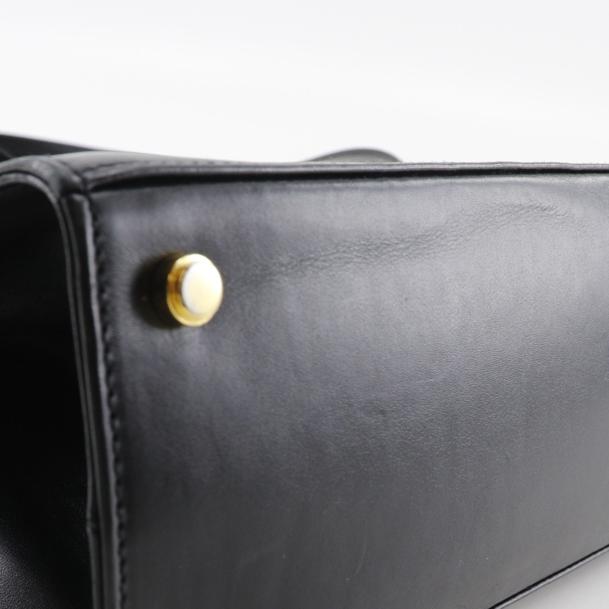 Salvatore Ferragamo Black Leather Handbag (Pre-Owned)