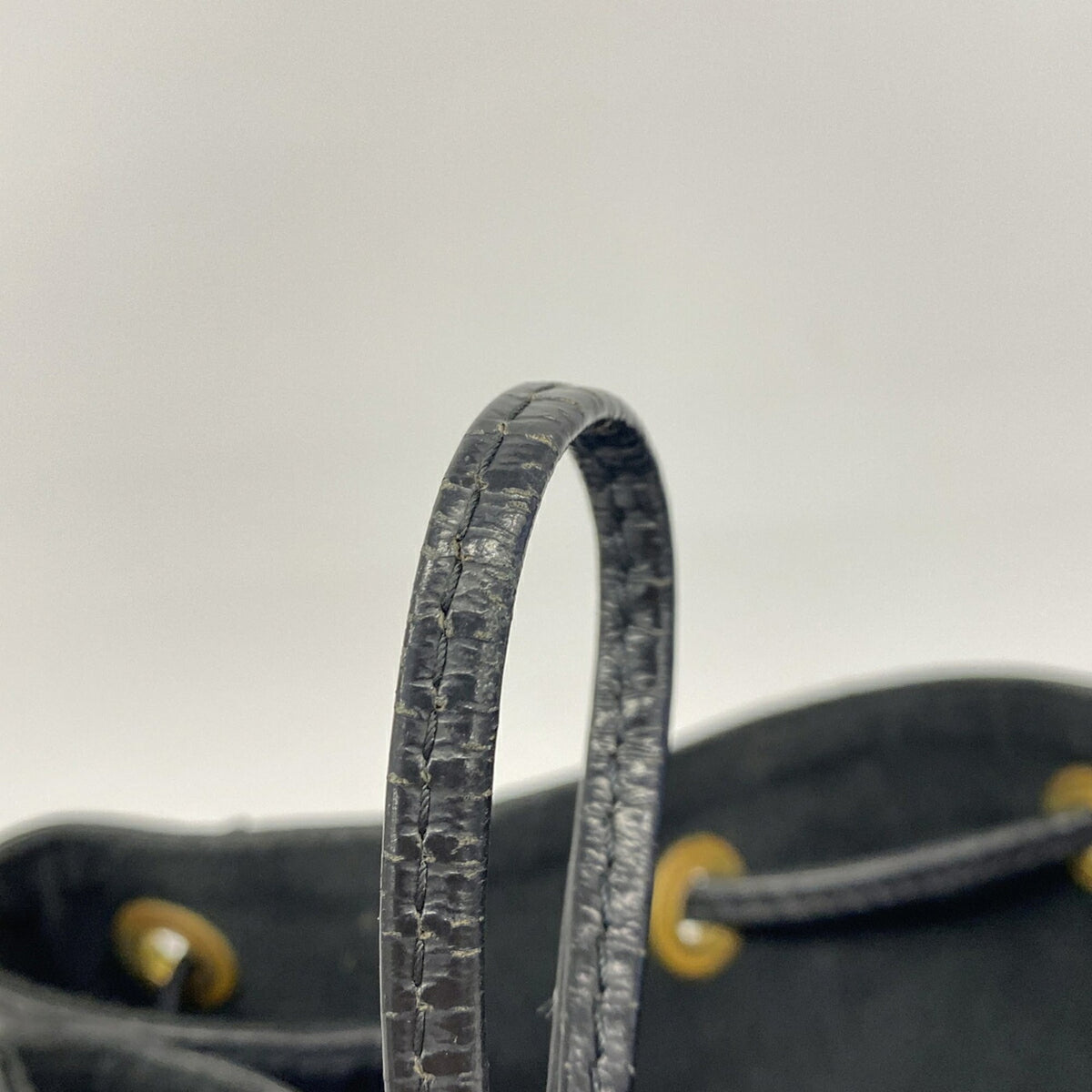 Louis Vuitton Noir Shoulder Bag (Pre-Owned)