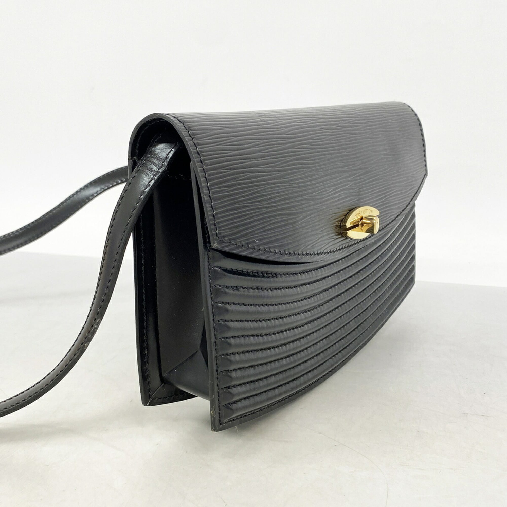 Louis Vuitton Noir Shoulder Bag (Pre-Owned)