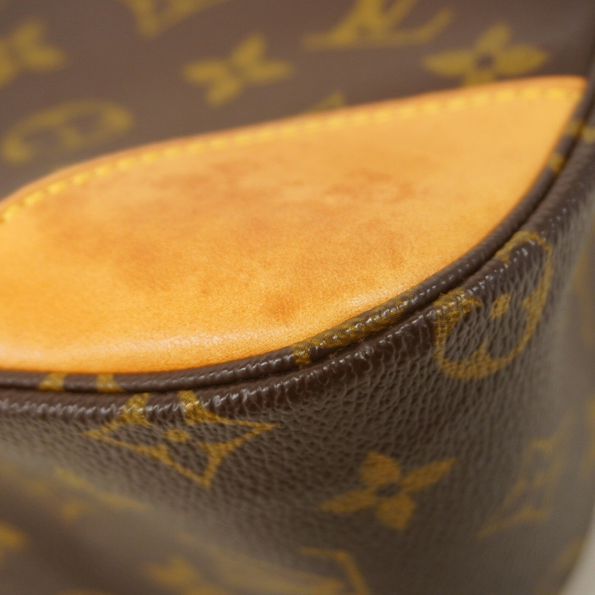 Louis Vuitton Brown Shoulder Bag (Pre-Owned)