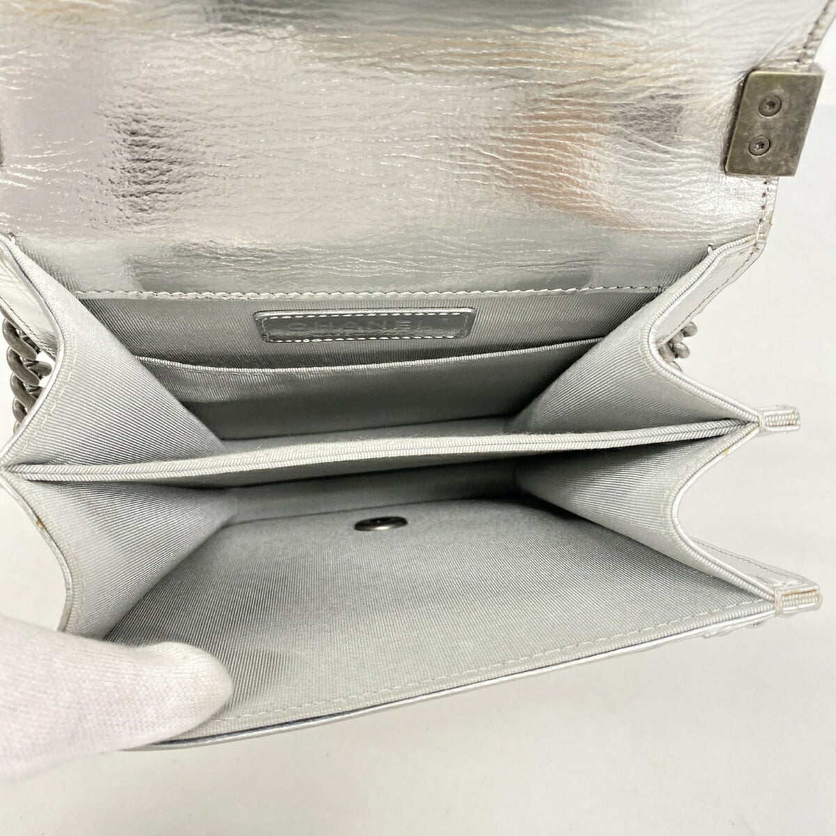 Chanel Silver Leather Shoulder Bag (Pre-Owned)
