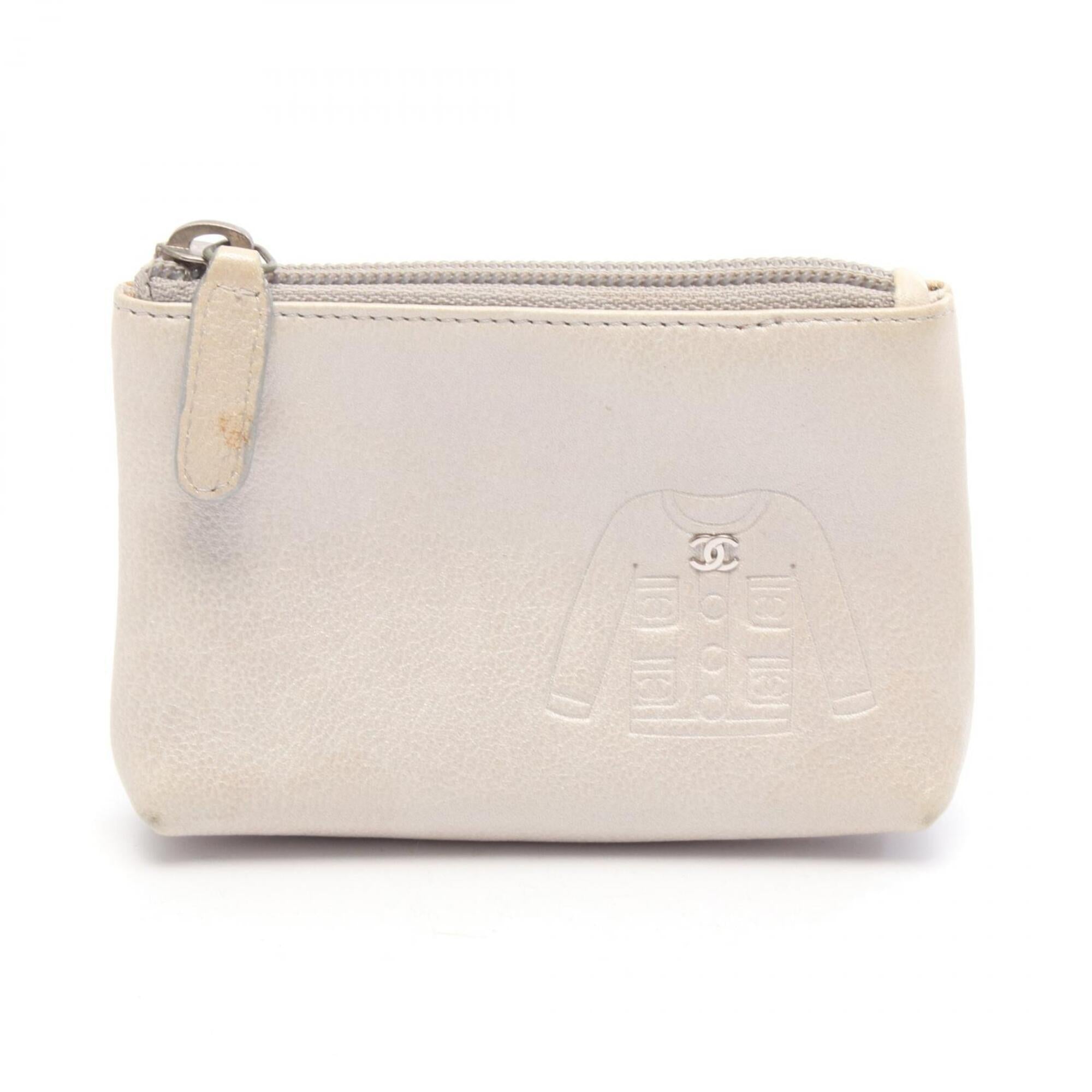 Chanel Silver Leather Coin Purse/Coin Case (Pre-Owned)