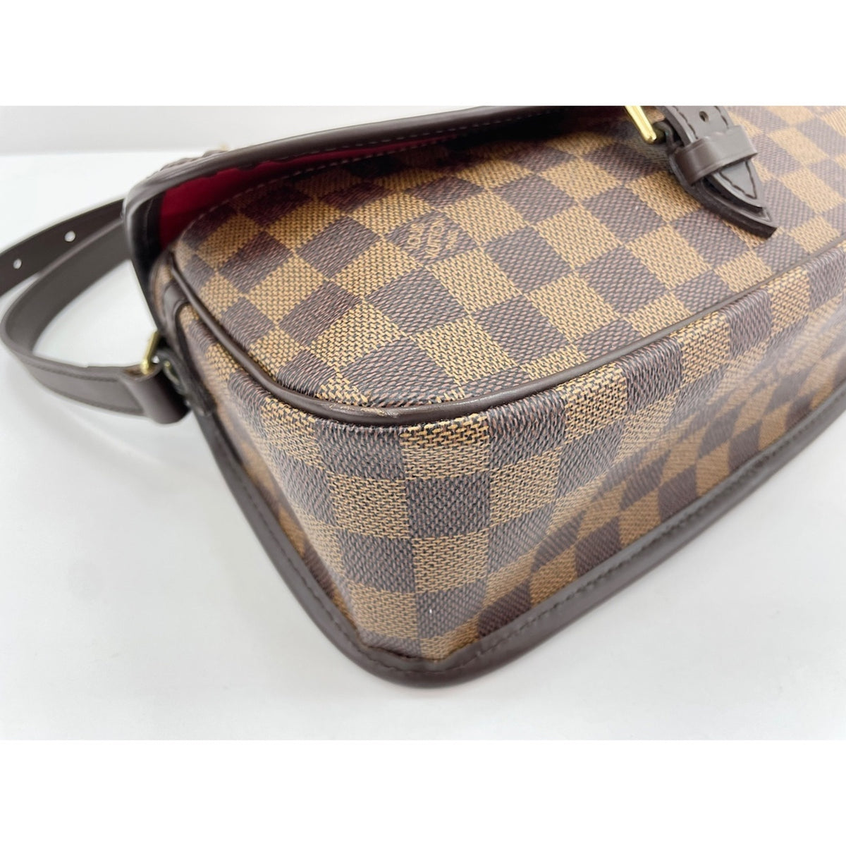 Louis Vuitton Brown Shoulder Bag (Pre-Owned)
