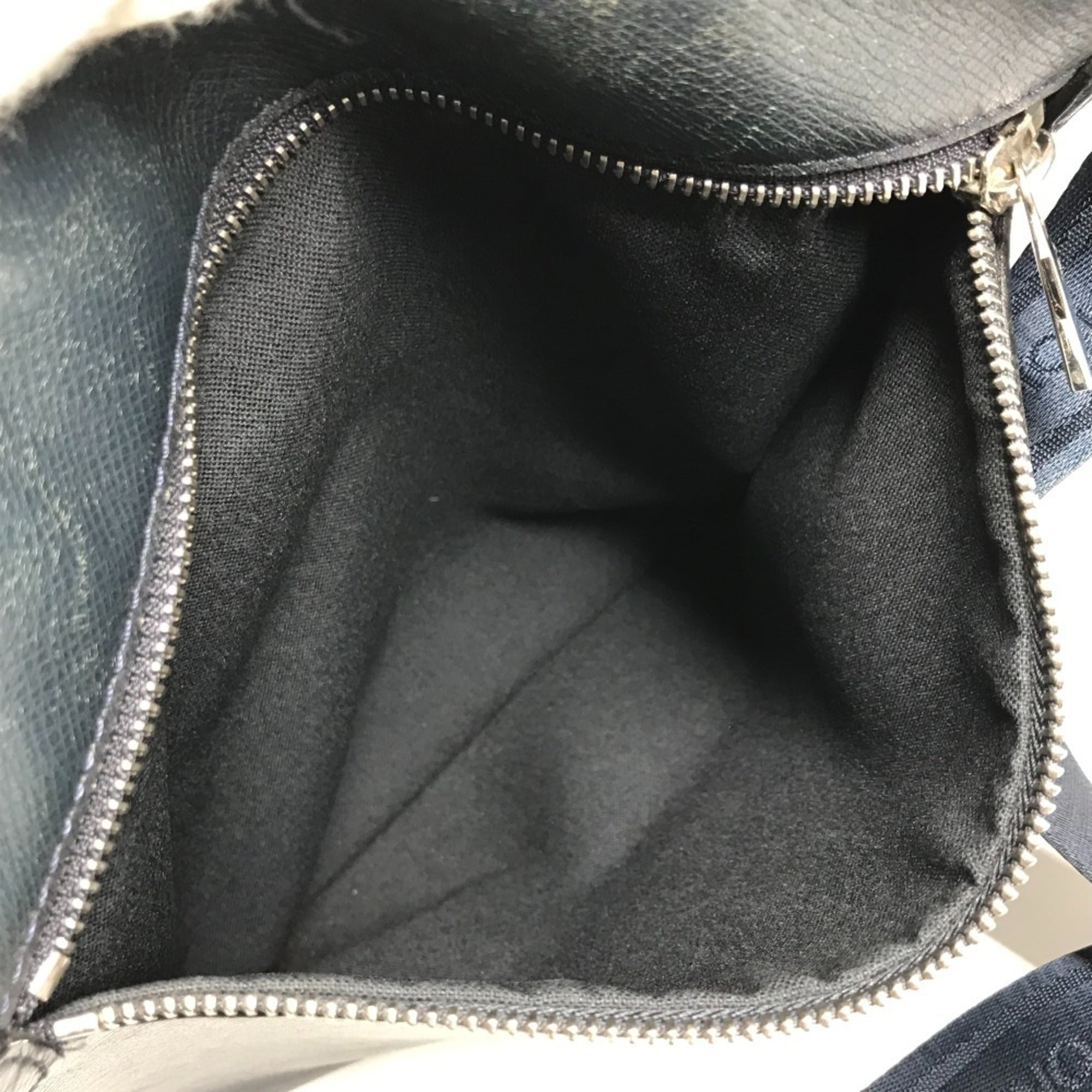 Louis Vuitton Navy Taiga Leather Pochette Shoulder Bag (Pre-Owned)
