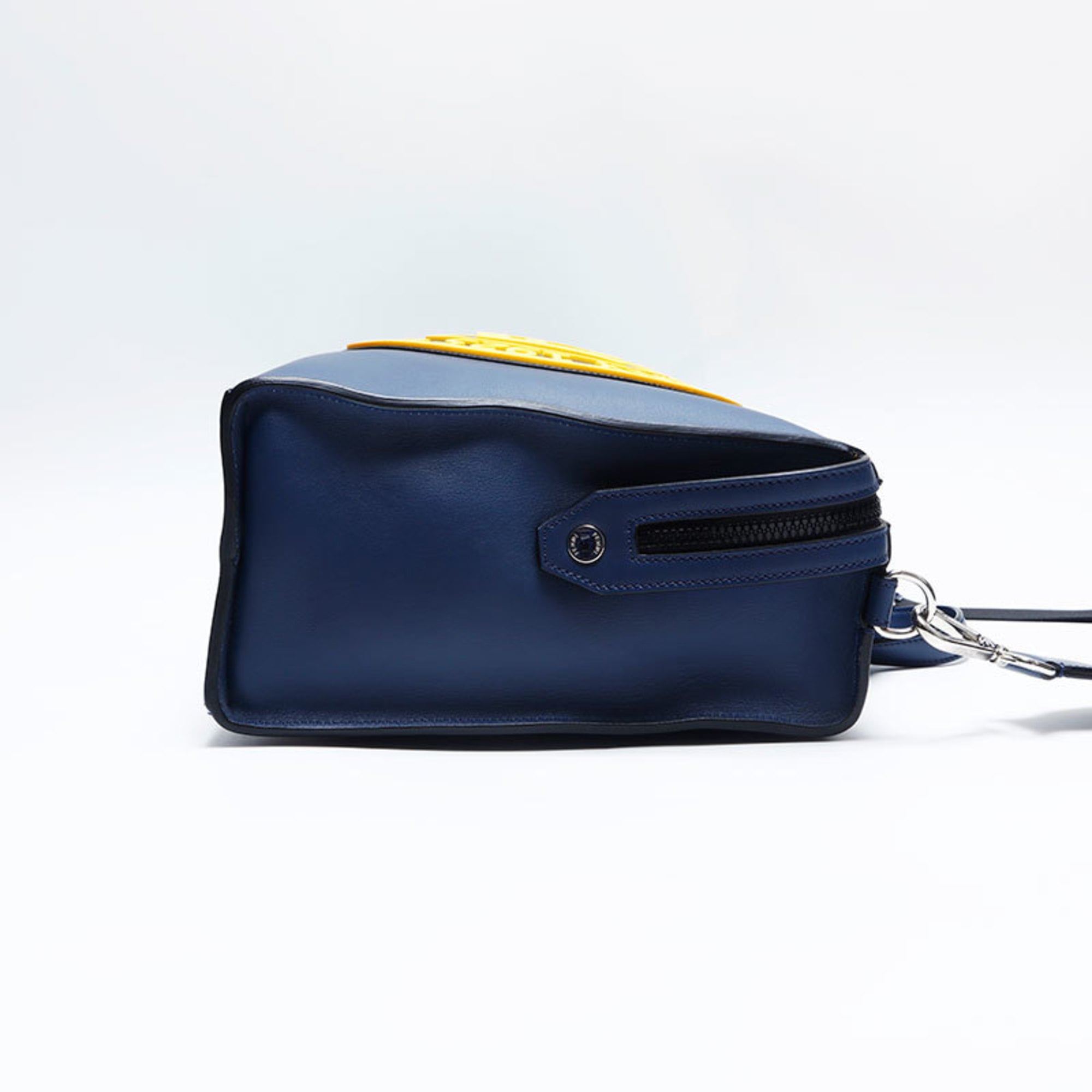 Fendi Navy Shoulder Bag (Pre-Owned)
