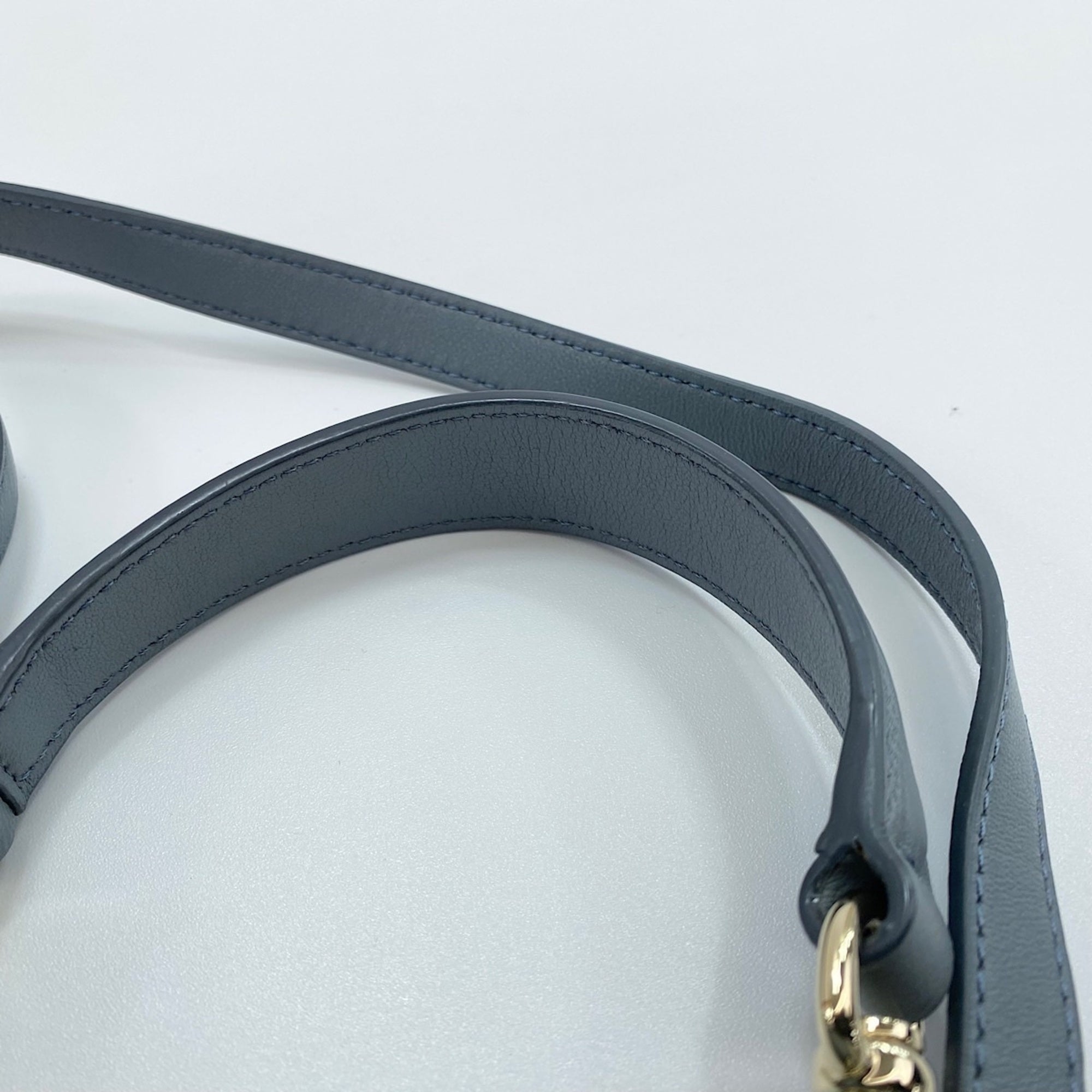Chloé Gray Handbag (Pre-Owned)