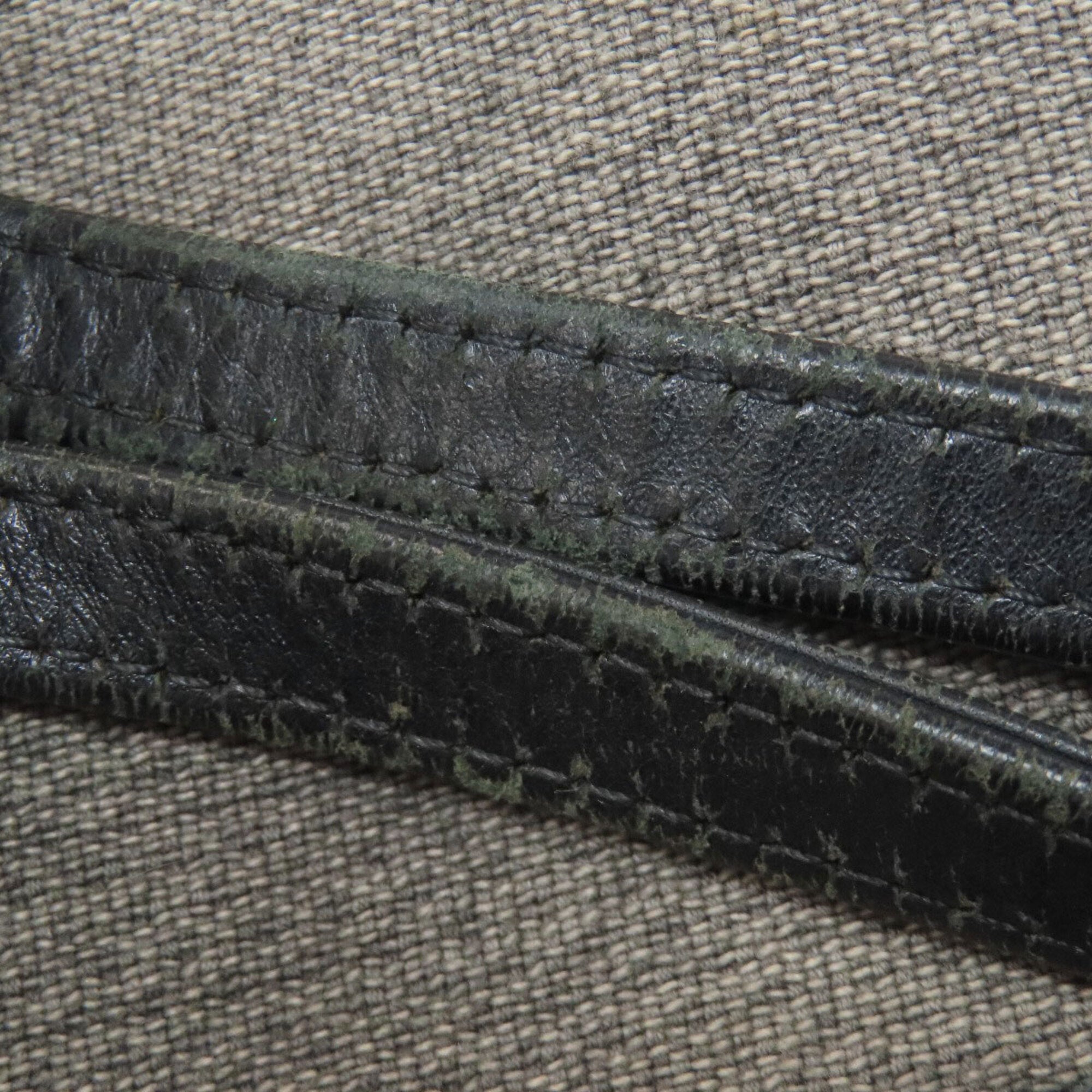 Chanel Gray Leather Tote Bag (Pre-Owned)