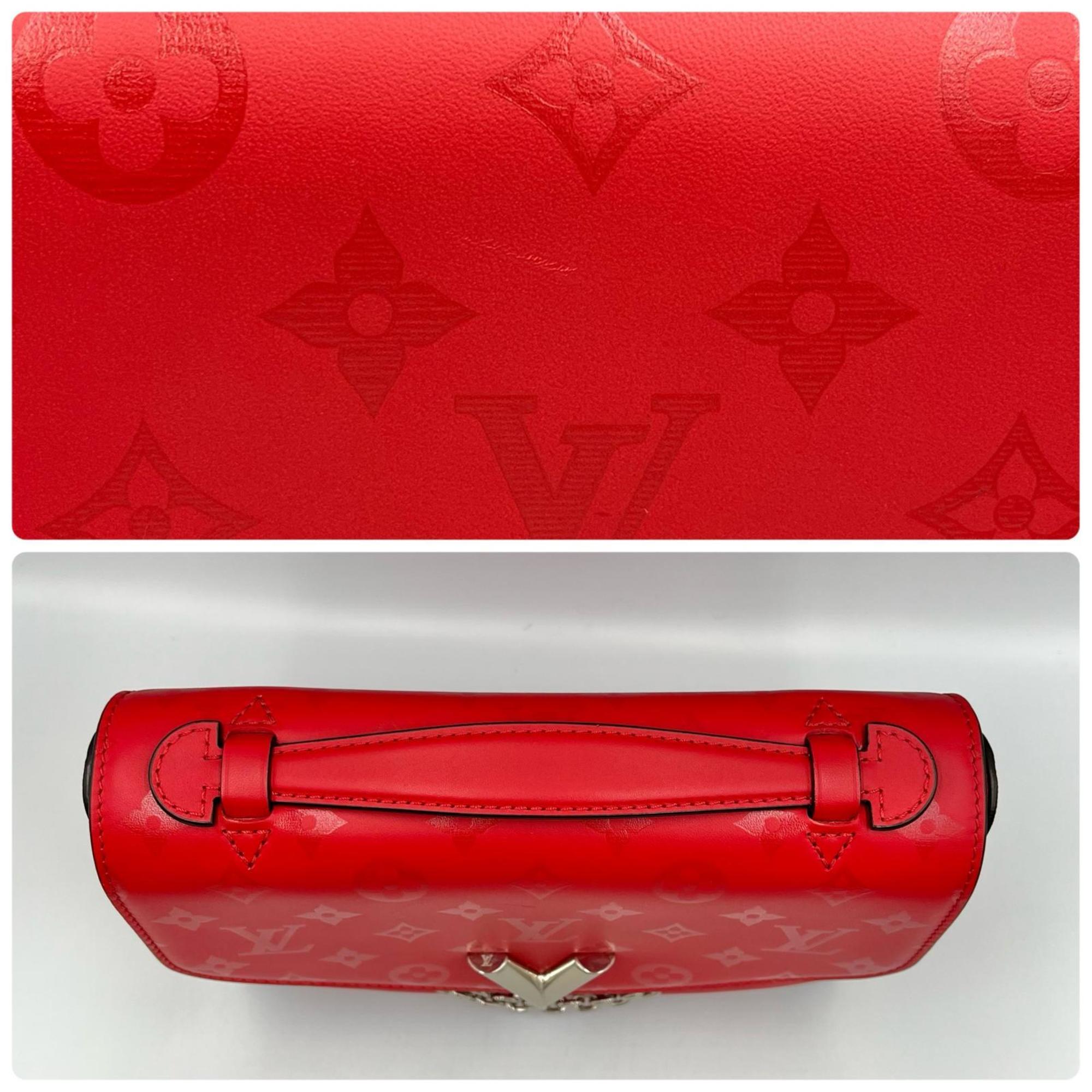 Louis Vuitton Red Color Leather Handbag Shoulder Bag (Pre-Owned)