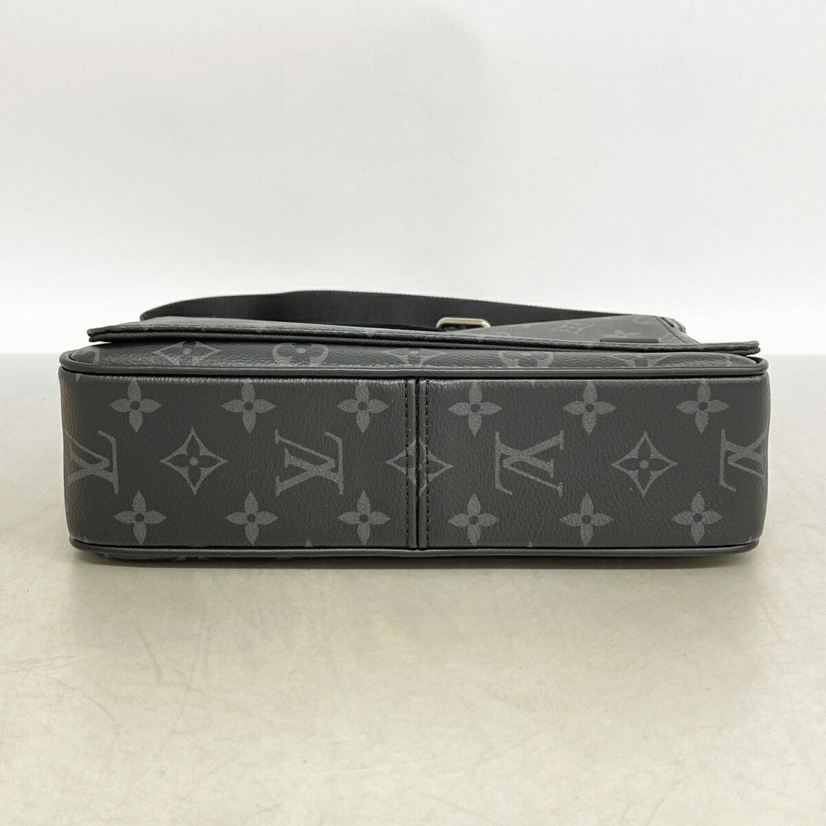 Louis Vuitton Black Shoulder Bag (Pre-Owned)