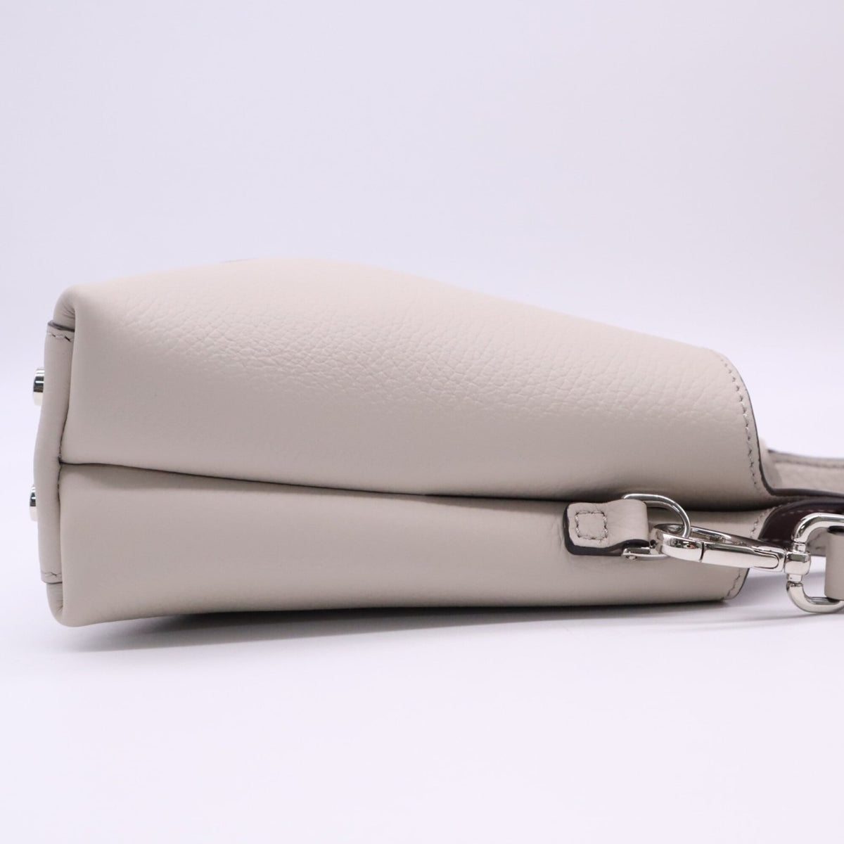 Tod's Beige Bordeaux Shoulder Bag (Pre-Owned)