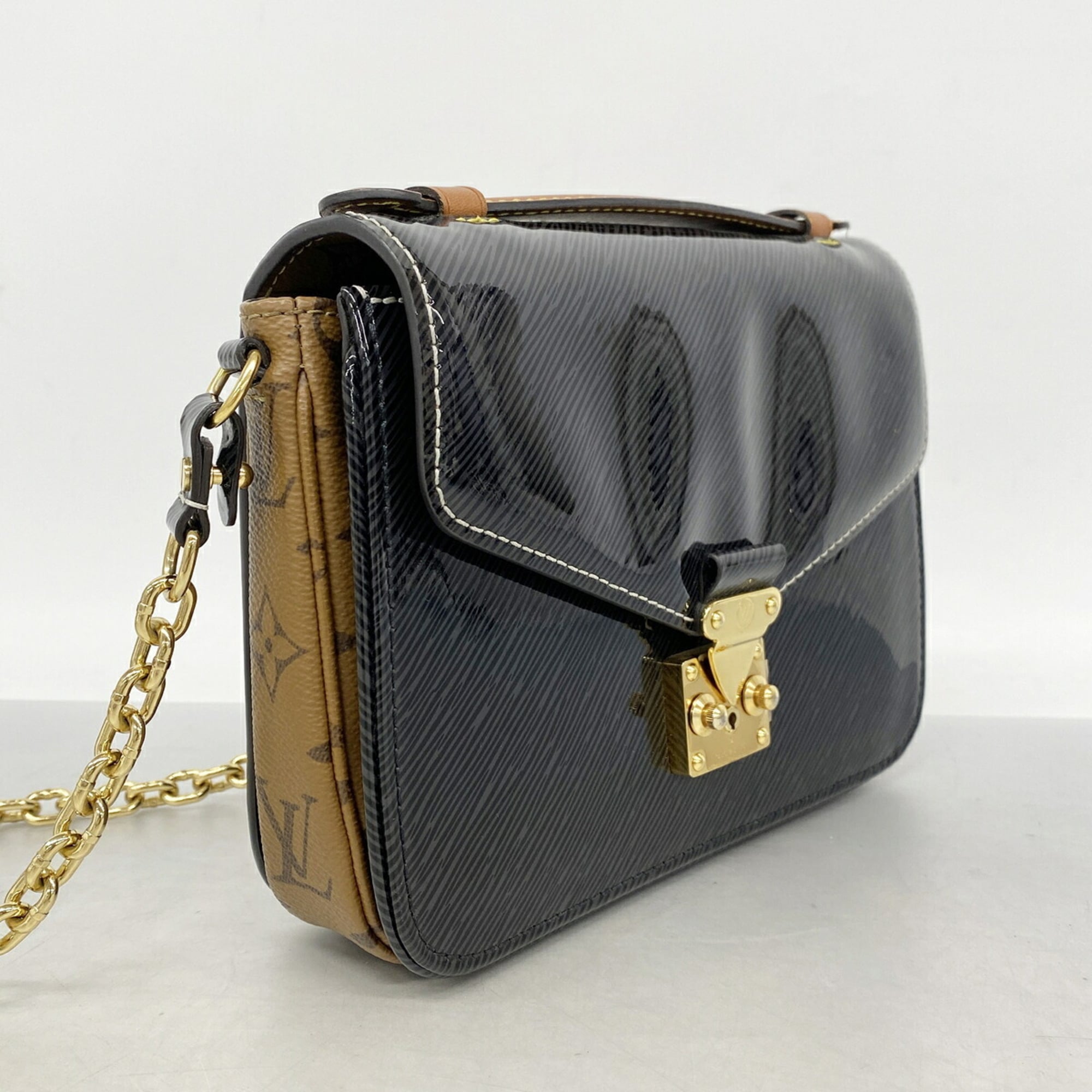 Louis Vuitton Black Handbag (Pre-Owned)