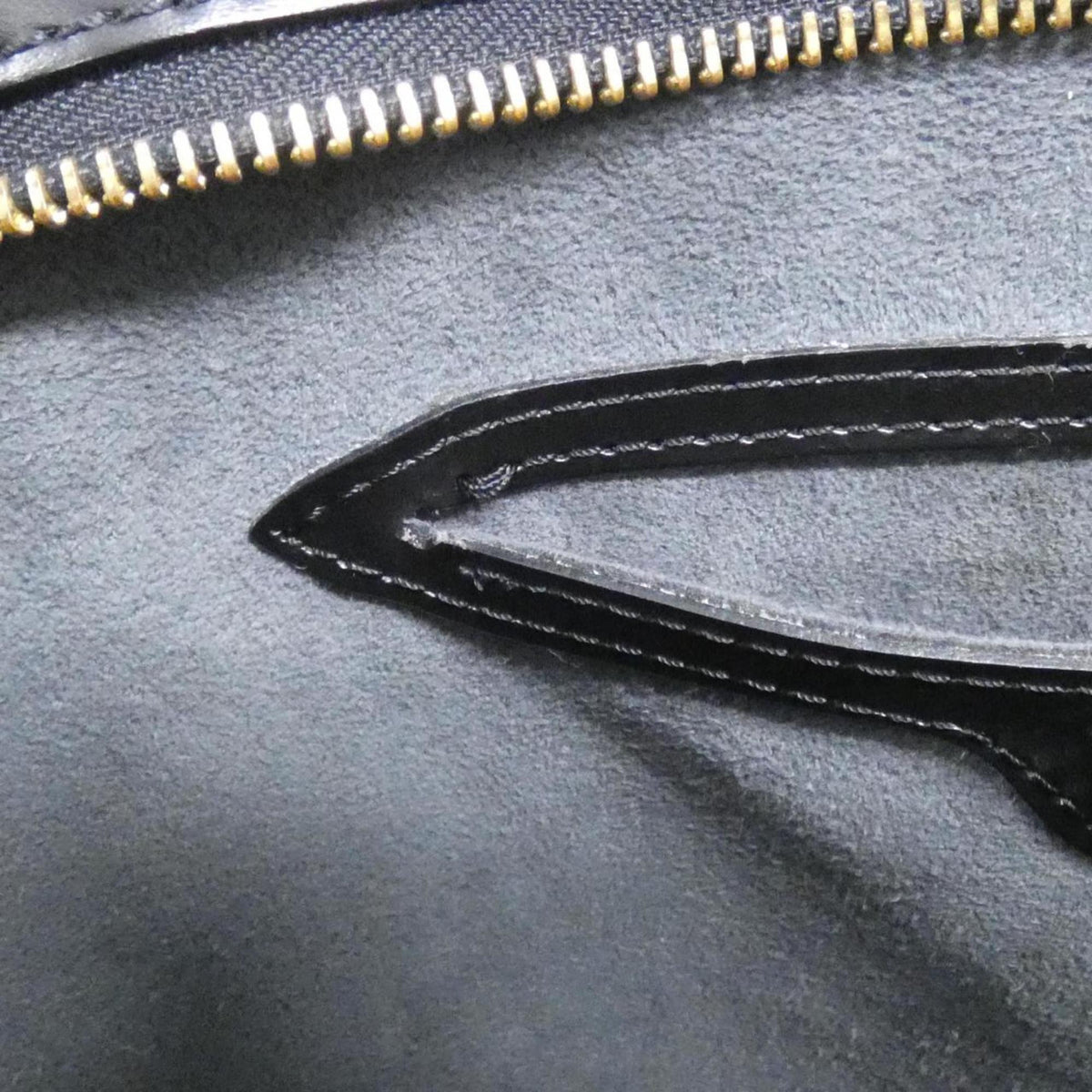 Louis Vuitton Black Leather Shoulder Bag (Pre-Owned)