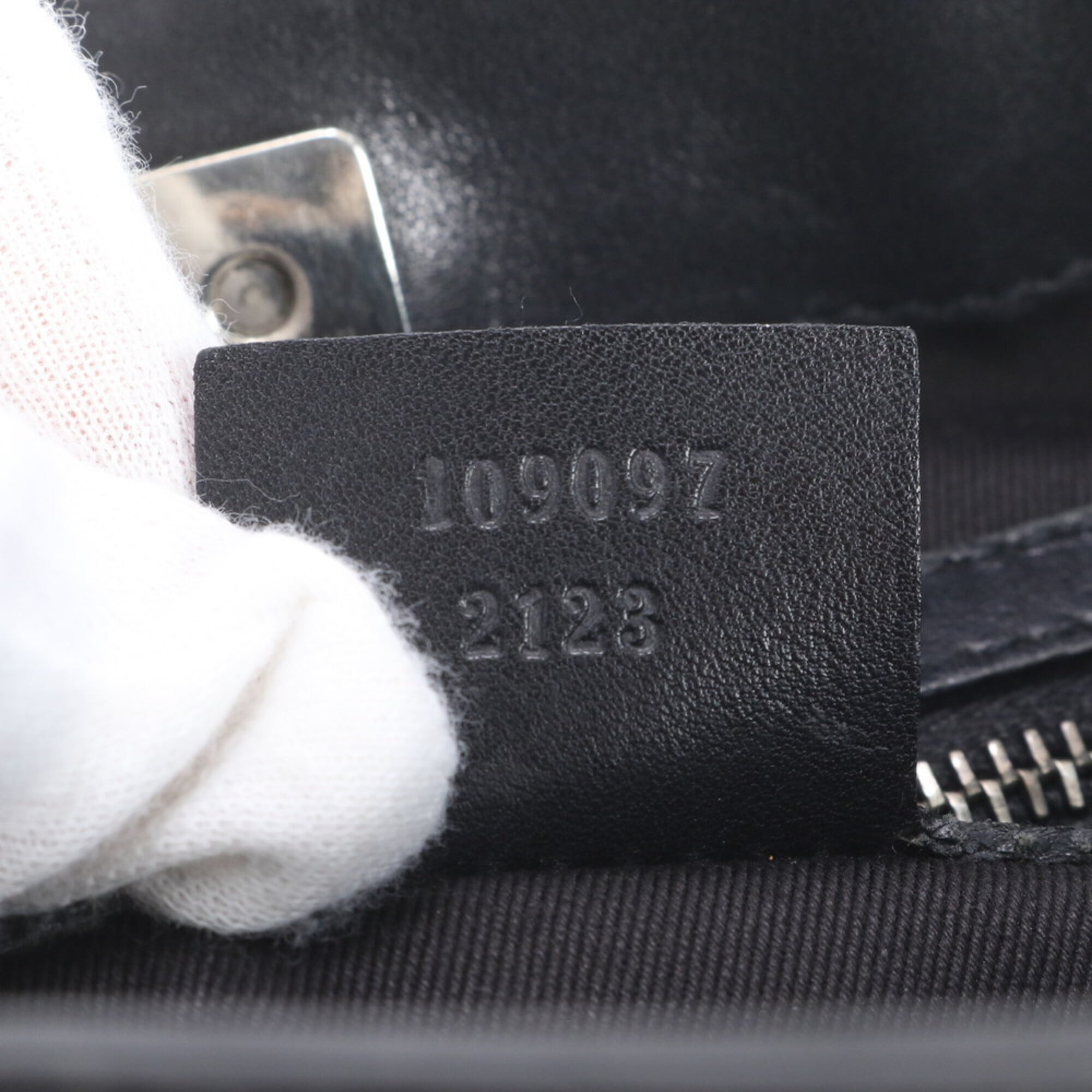 Gucci Gg Canvas Black Gg Canvas Shoulder Bag (Pre-Owned)