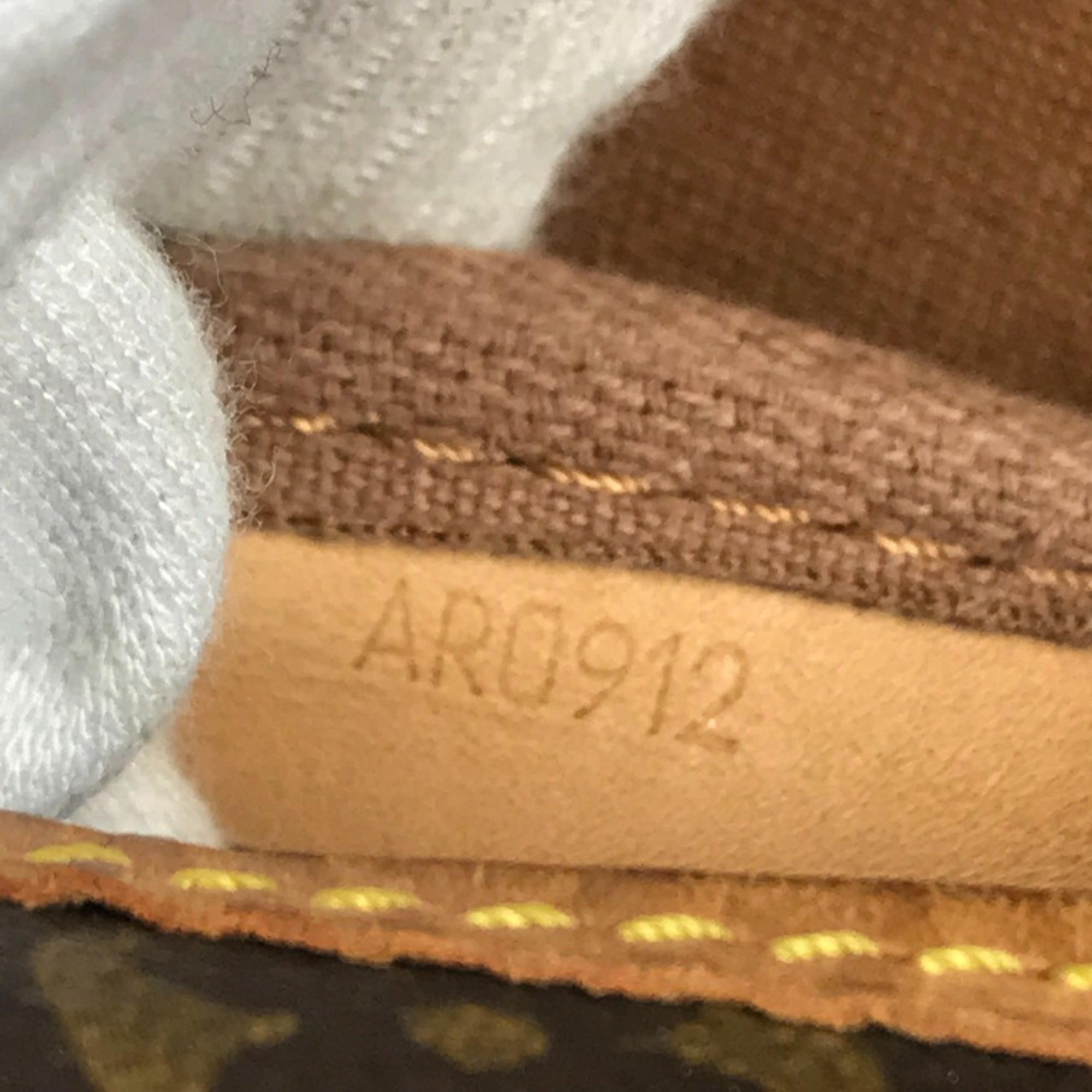 Louis Vuitton Brown Monogram Canvas Shoulder Bag (Pre-Owned)