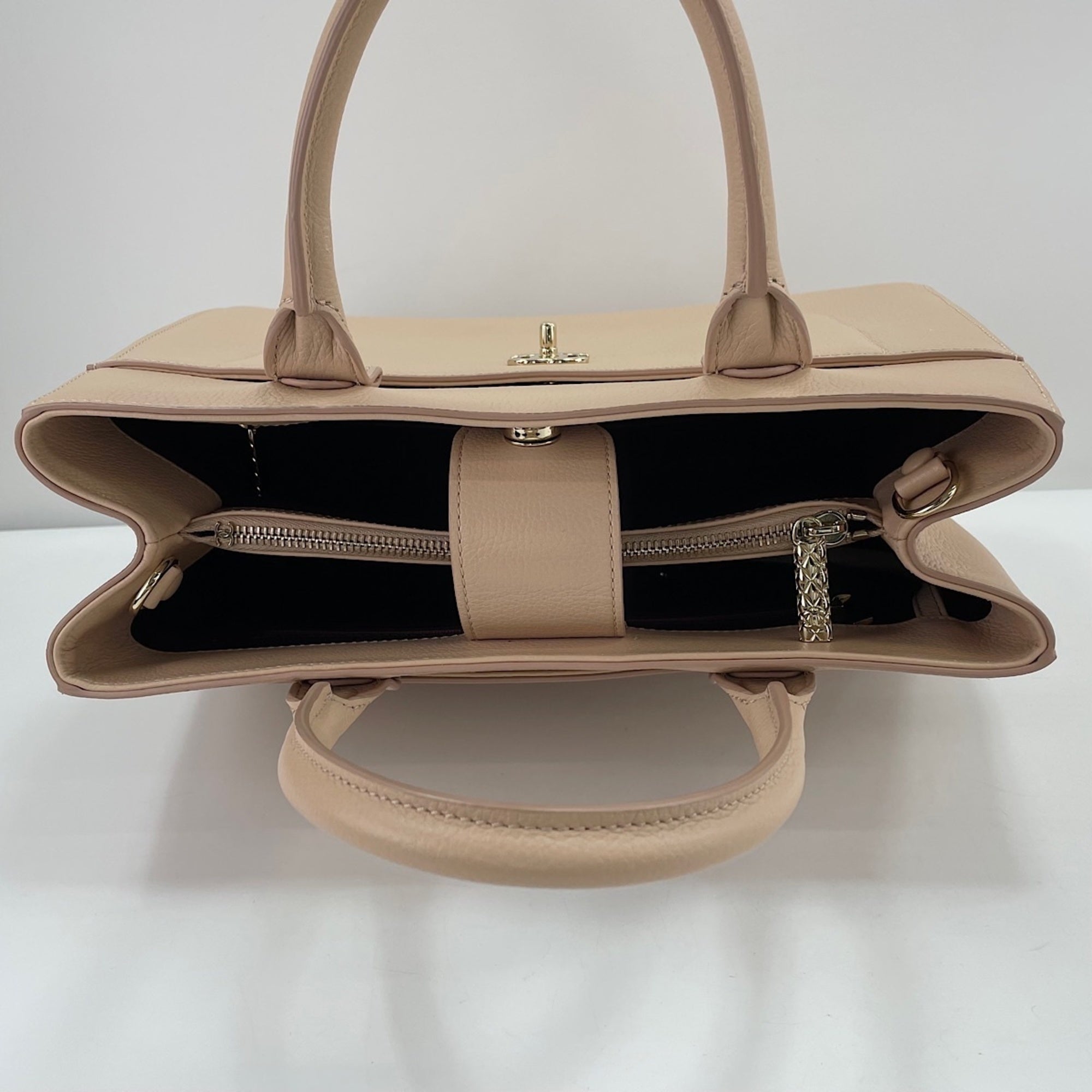 Chanel Pink Handbag (Pre-Owned)