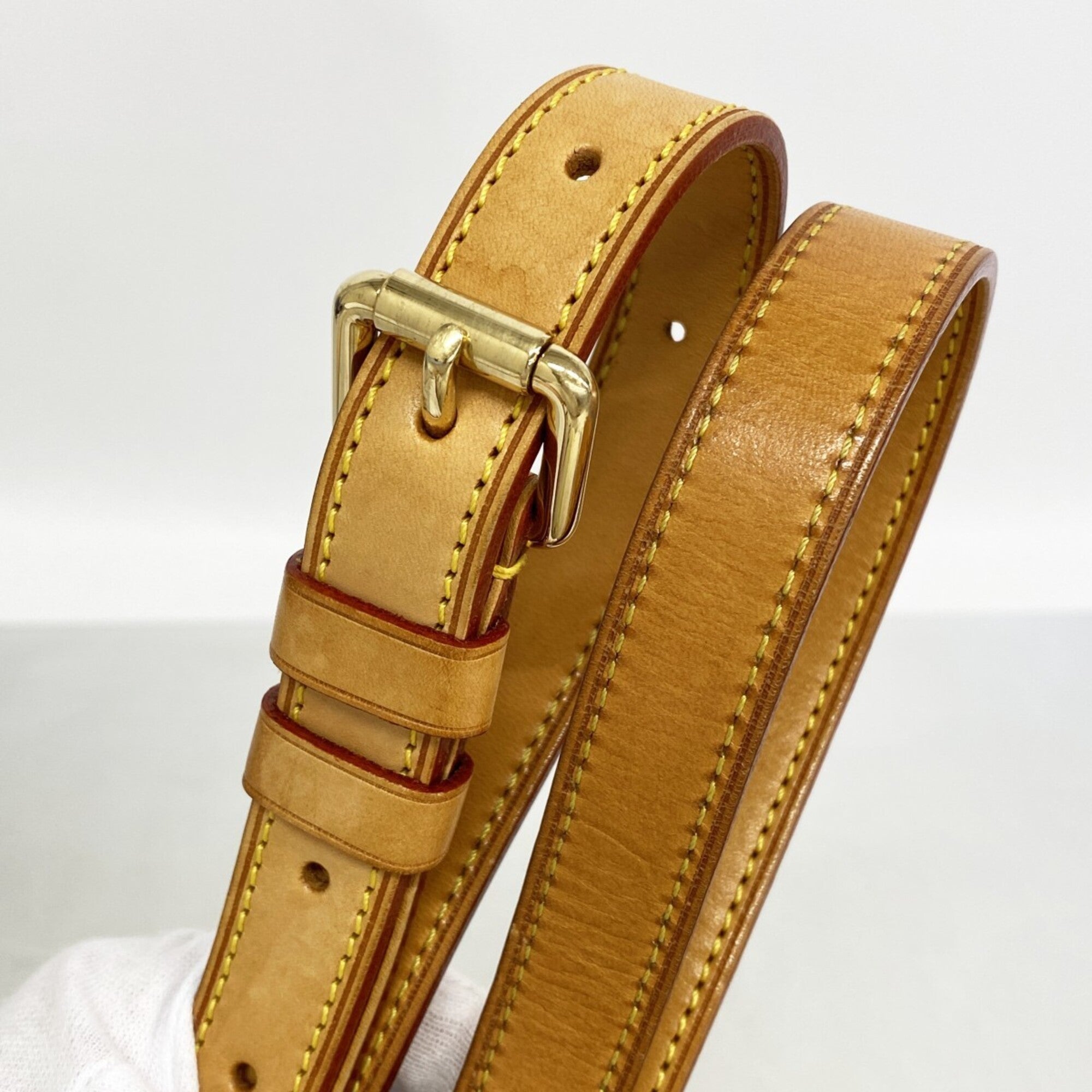 Louis Vuitton Blanc Shoulder Bag (Pre-Owned)