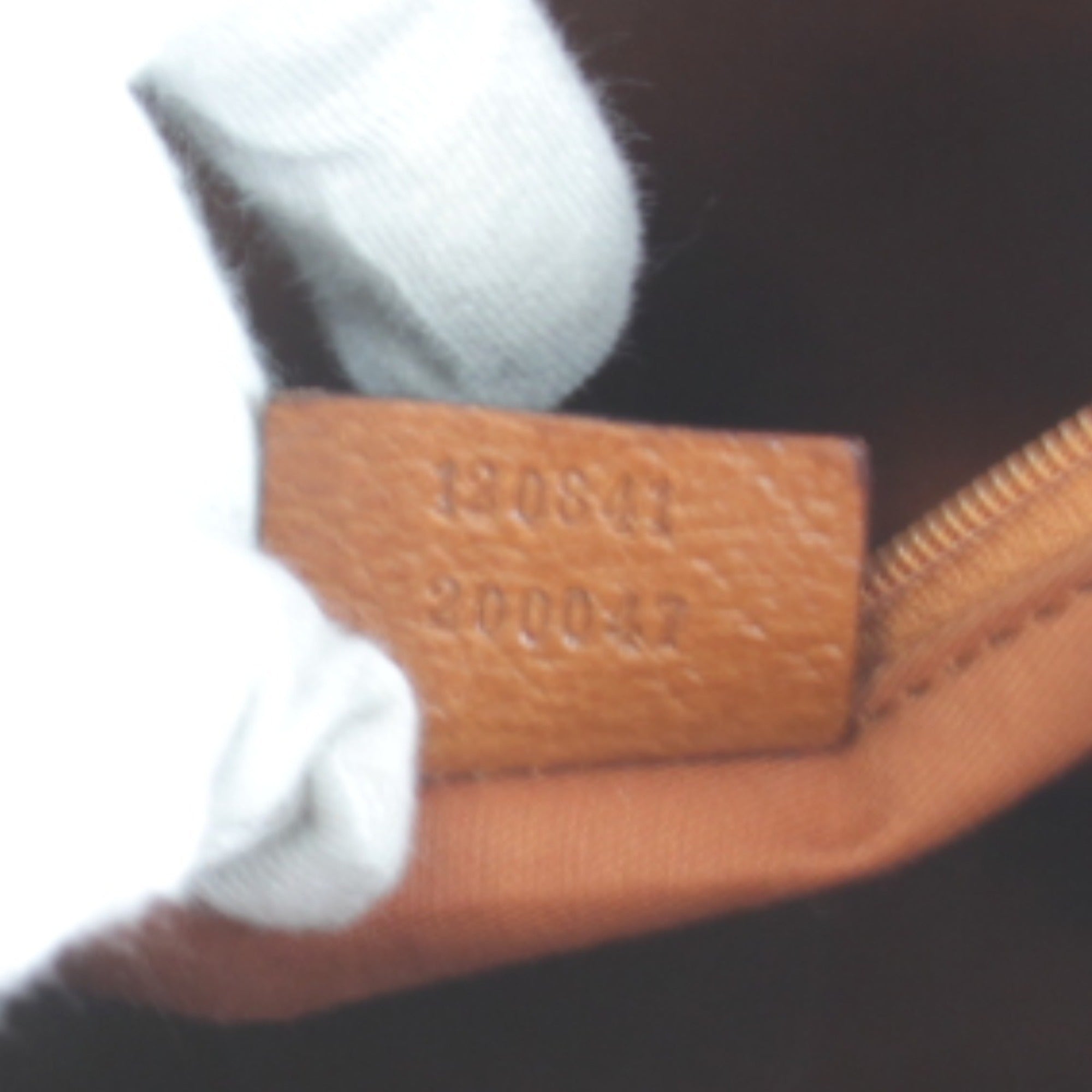 Gucci Gg Canvas Orange Gg Canvas Shoulder Bag (Pre-Owned)