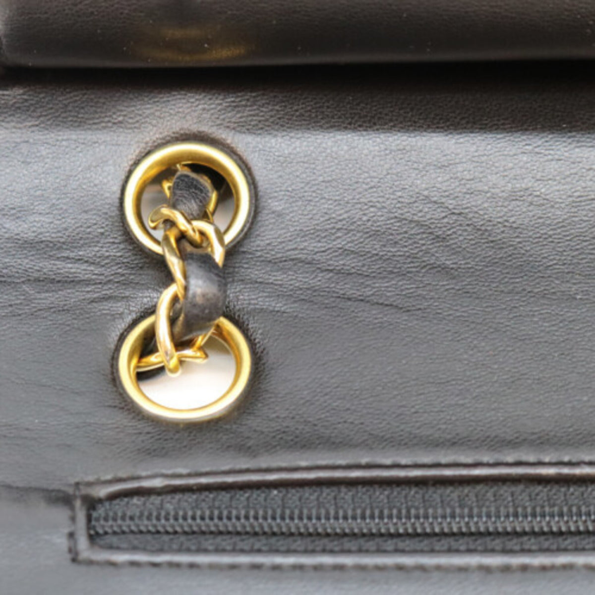 Chanel Black Leather Shoulder Bag (Pre-Owned)