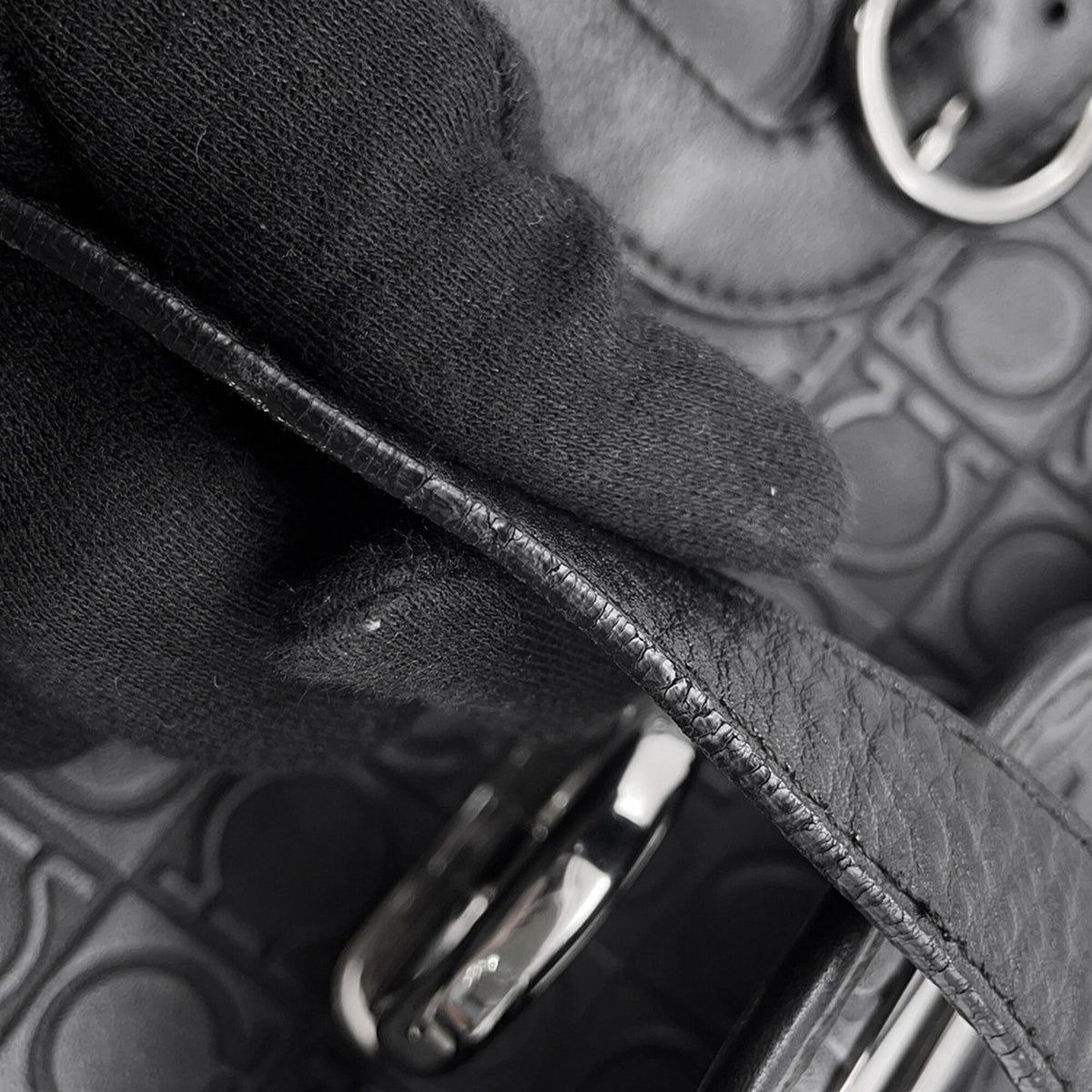 Salvatore Ferragamo Black Leather Handbag Shoulder Bag (Pre-Owned)