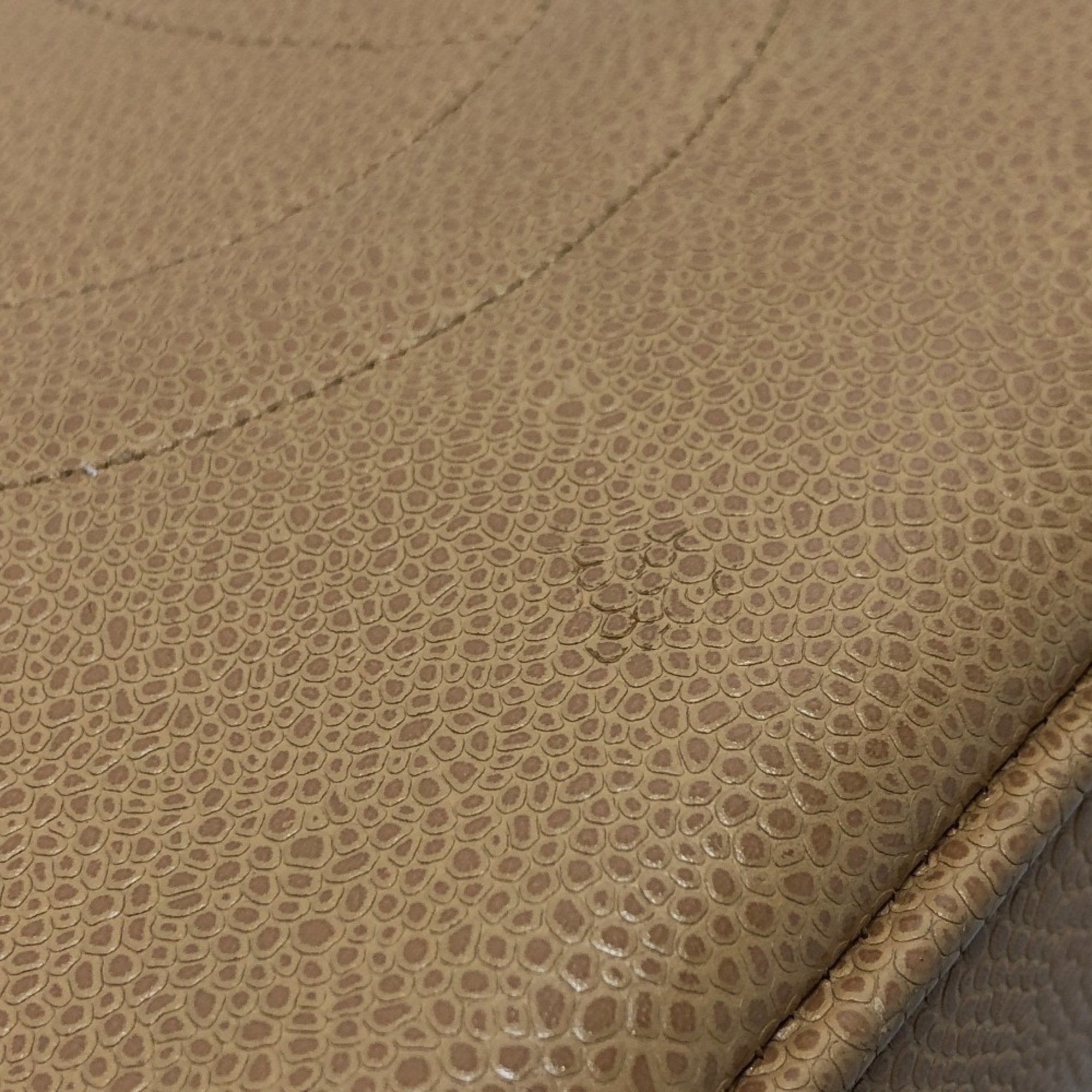 Chanel Beige Grained Calfskin Tote Bag (Pre-Owned)