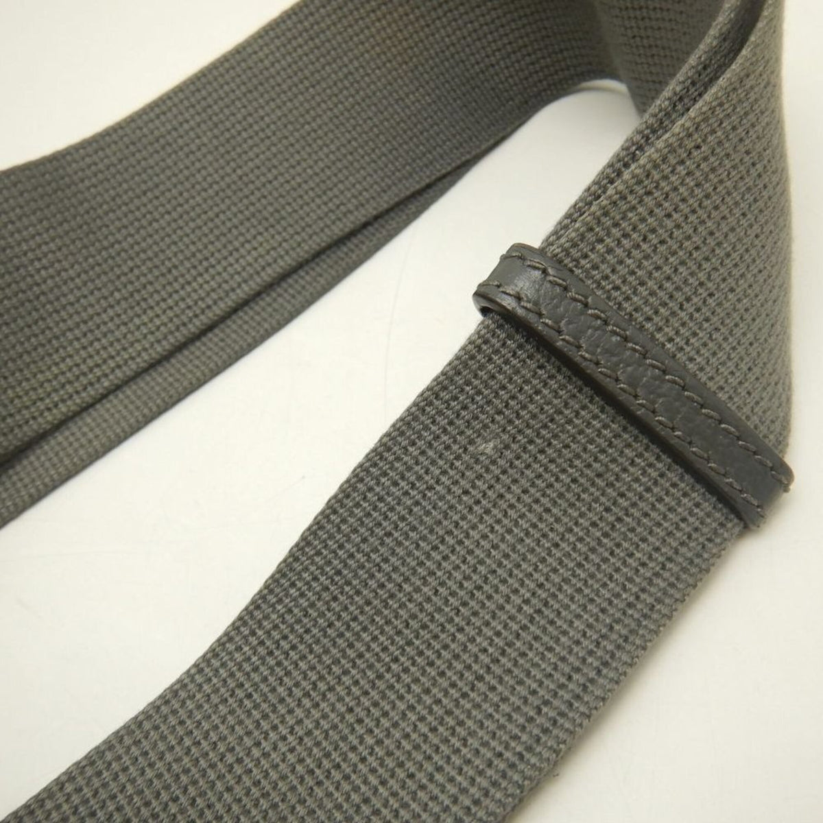 Gucci Gray Gg Supreme Canvas Sling Bag (Pre-Owned)