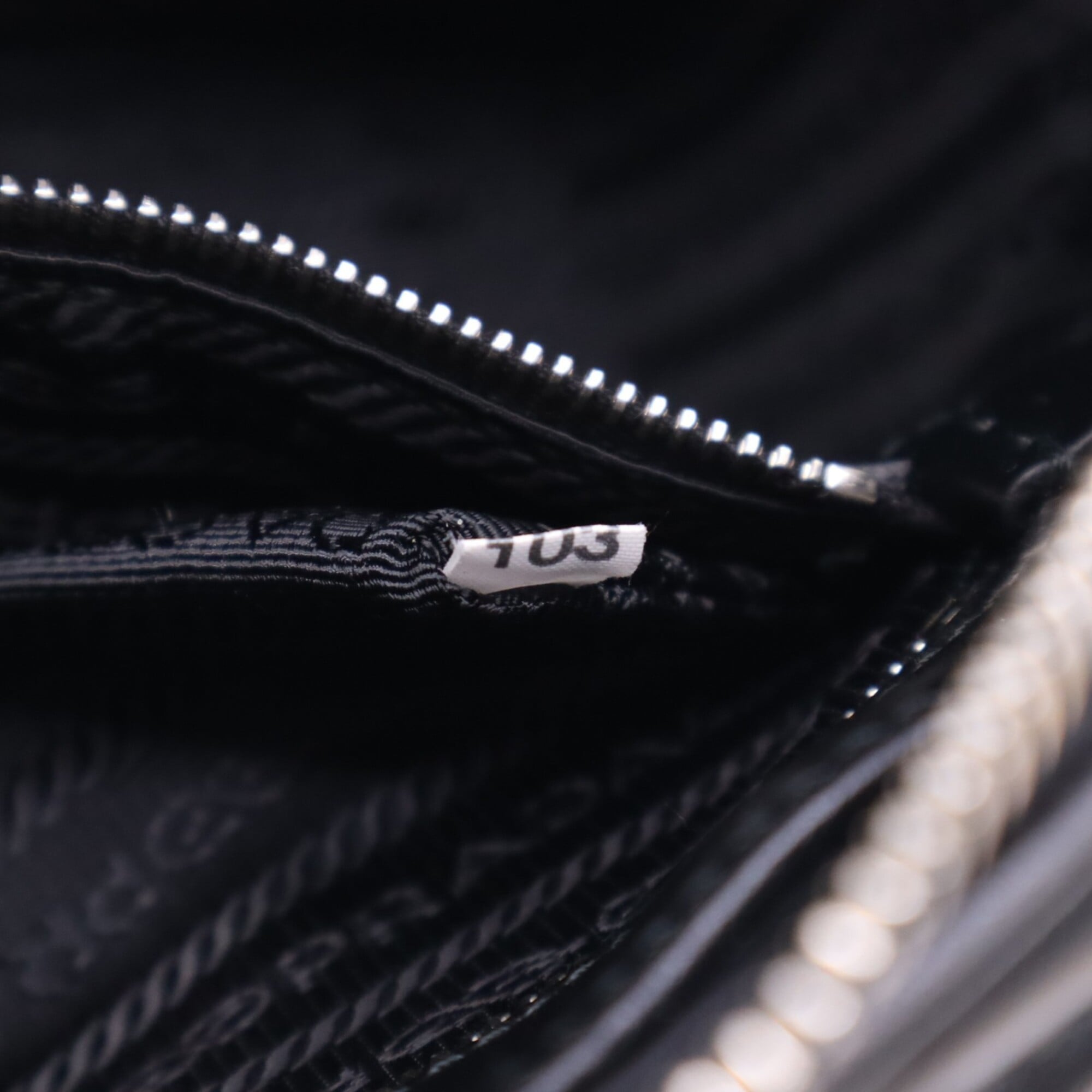 Prada Black Nero Leather Shoulder Bag (Pre-Owned)