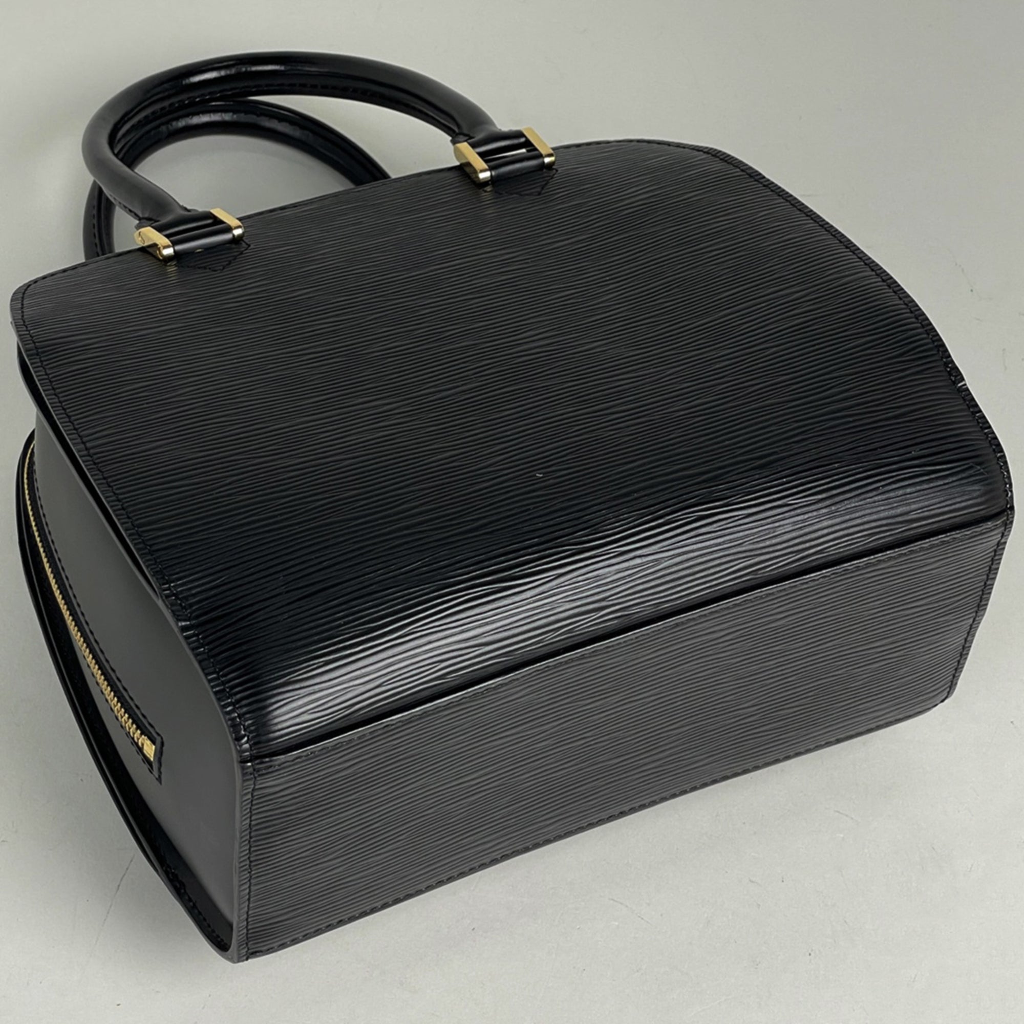 Louis Vuitton Black Noir Epi Leather Handbag (Pre-Owned)
